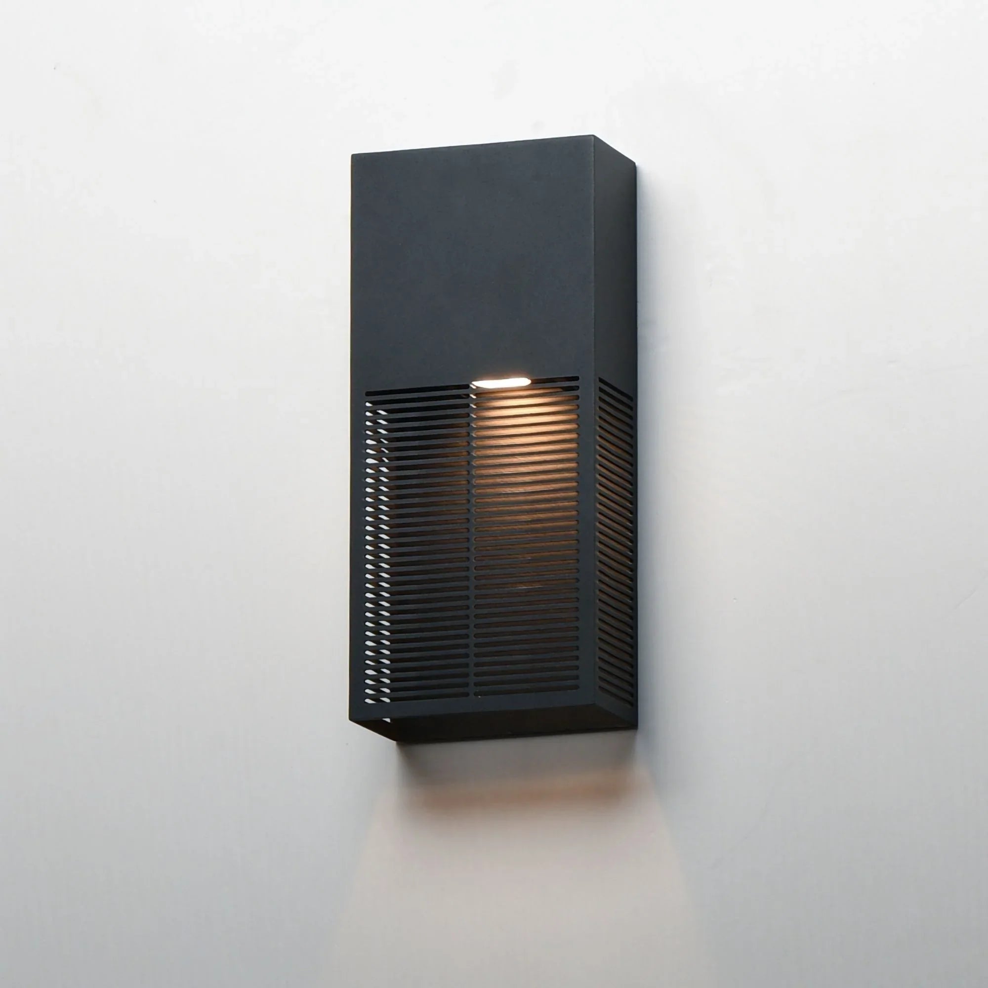ET2 Lighting - Grate 14" LED Outdoor Wall Sconce, Black Finish | Bees Lighting
