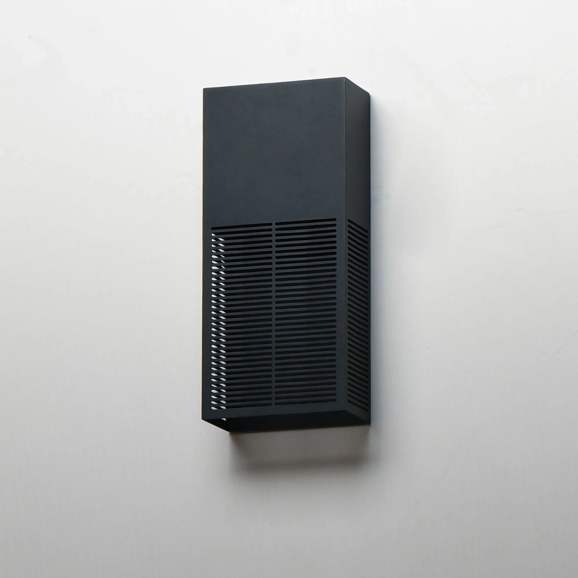 ET2 Lighting - Grate 14" LED Outdoor Wall Sconce, Black Finish | Bees Lighting