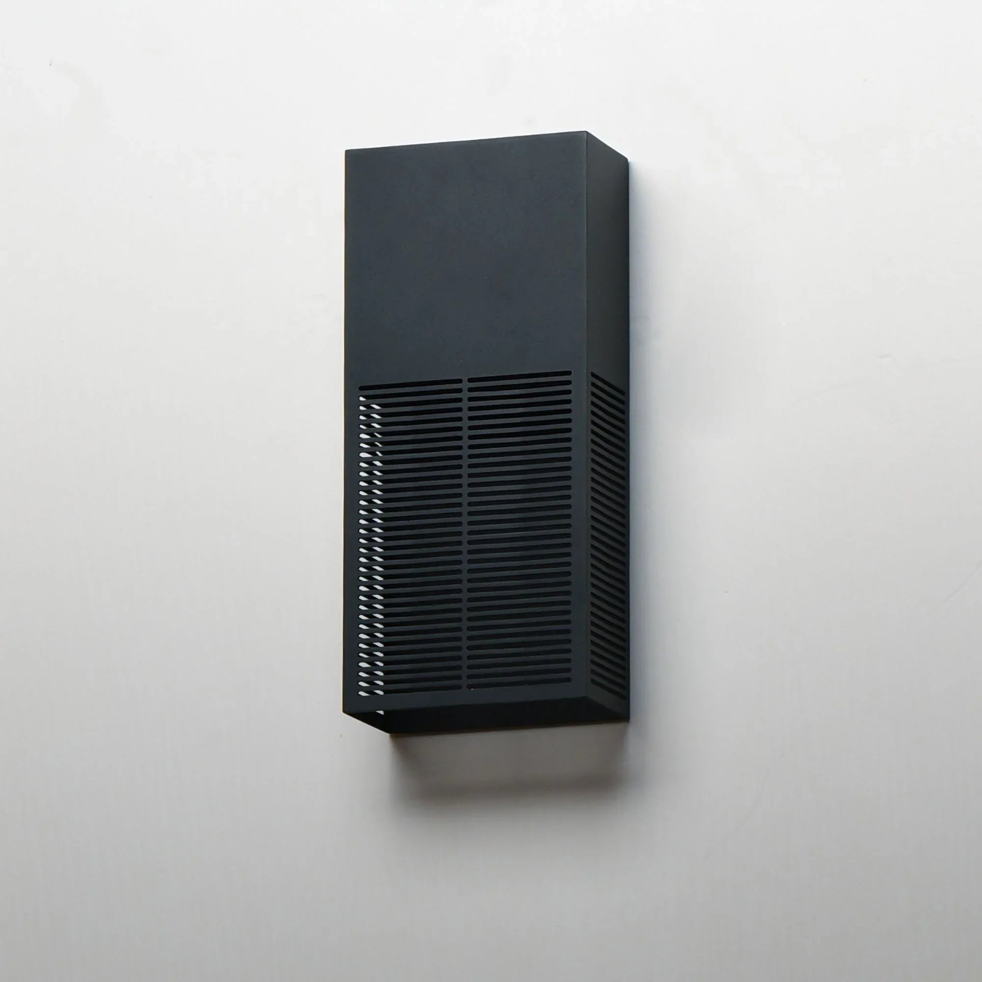 ET2 Lighting - Grate 14" LED Outdoor Wall Sconce, Black Finish | Bees Lighting