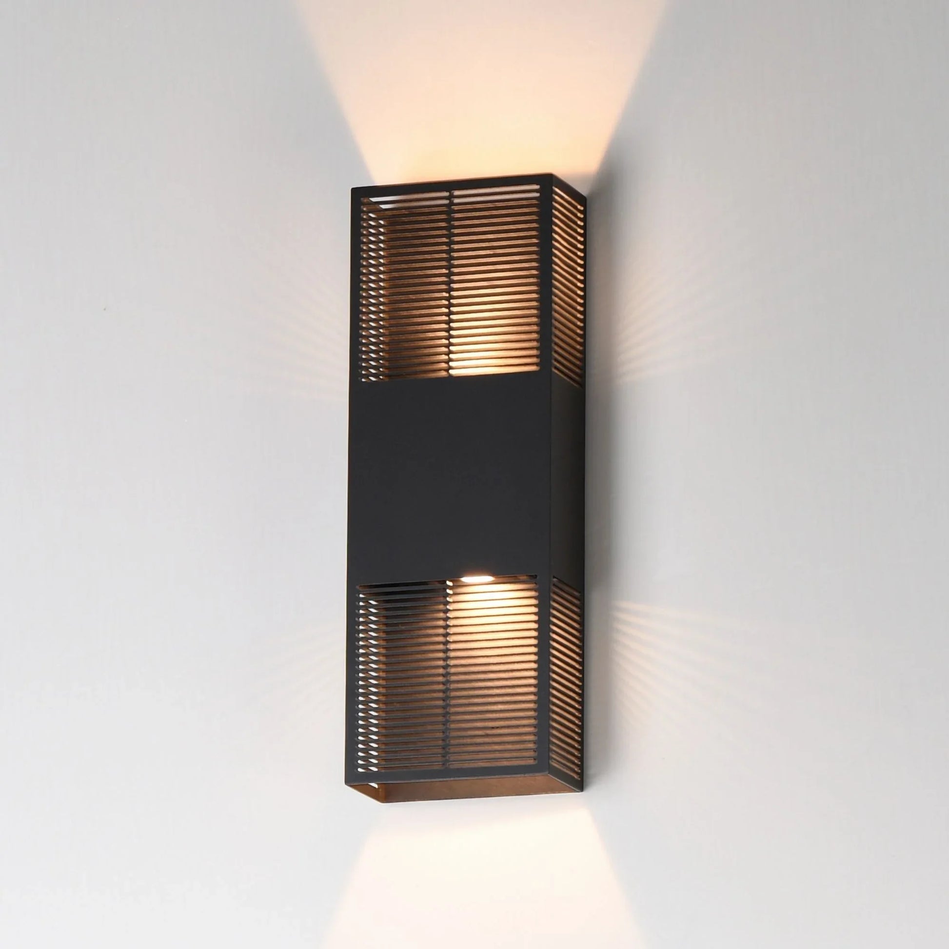 ET2 Lighting - Grate 18" 2-Light LED Outdoor Wall Sconce, Architectural Bronze Finish | Bees Lighting