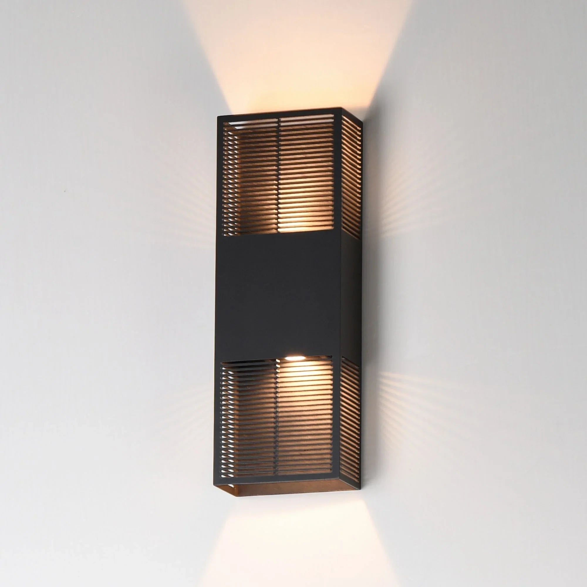 ET2 Lighting - Grate 18" 2-Light LED Outdoor Wall Sconce, Architectural Bronze Finish | Bees Lighting