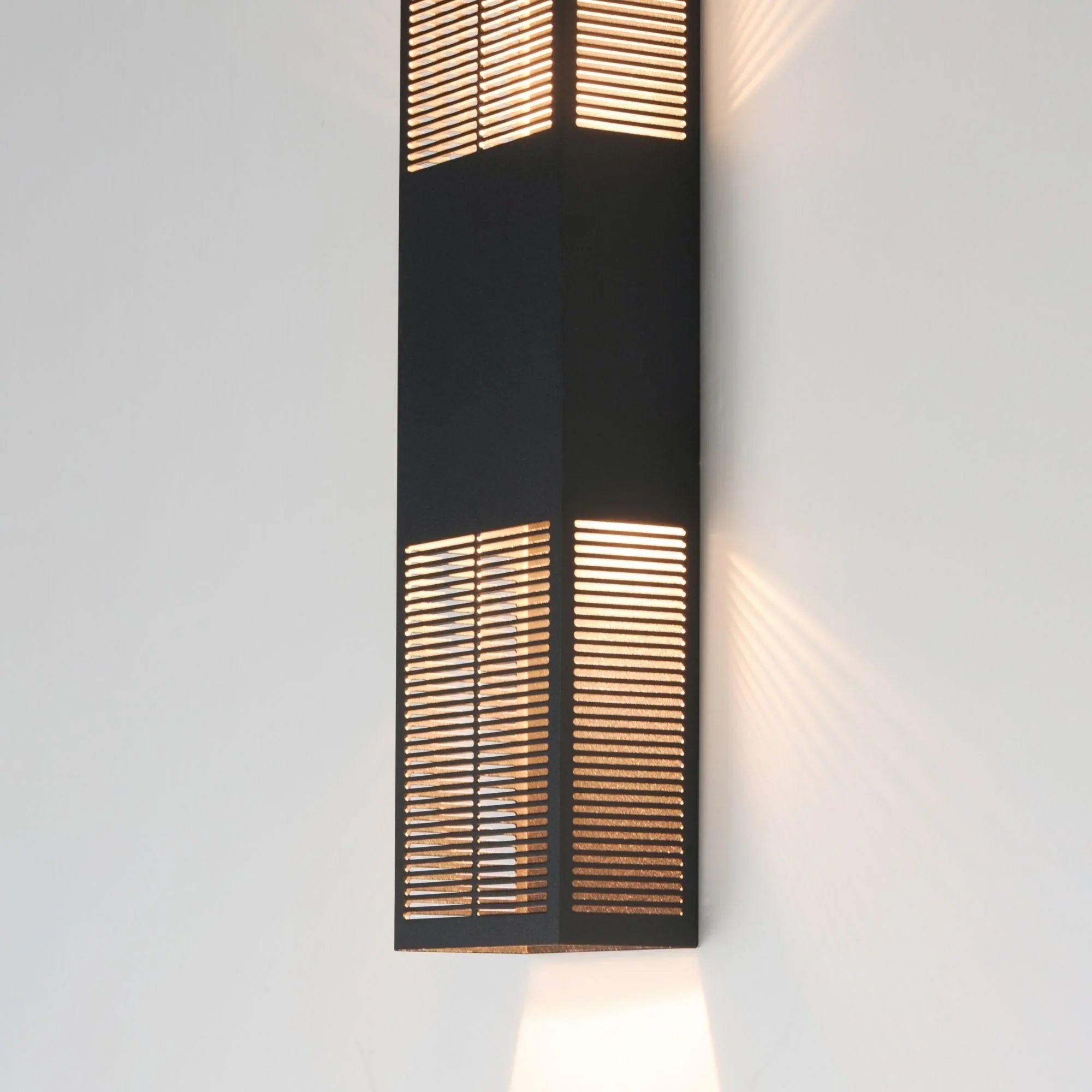 ET2 Lighting - Grate 24" 2-Light LED Outdoor Wall Sconce, Black Finish | Bees Lighting