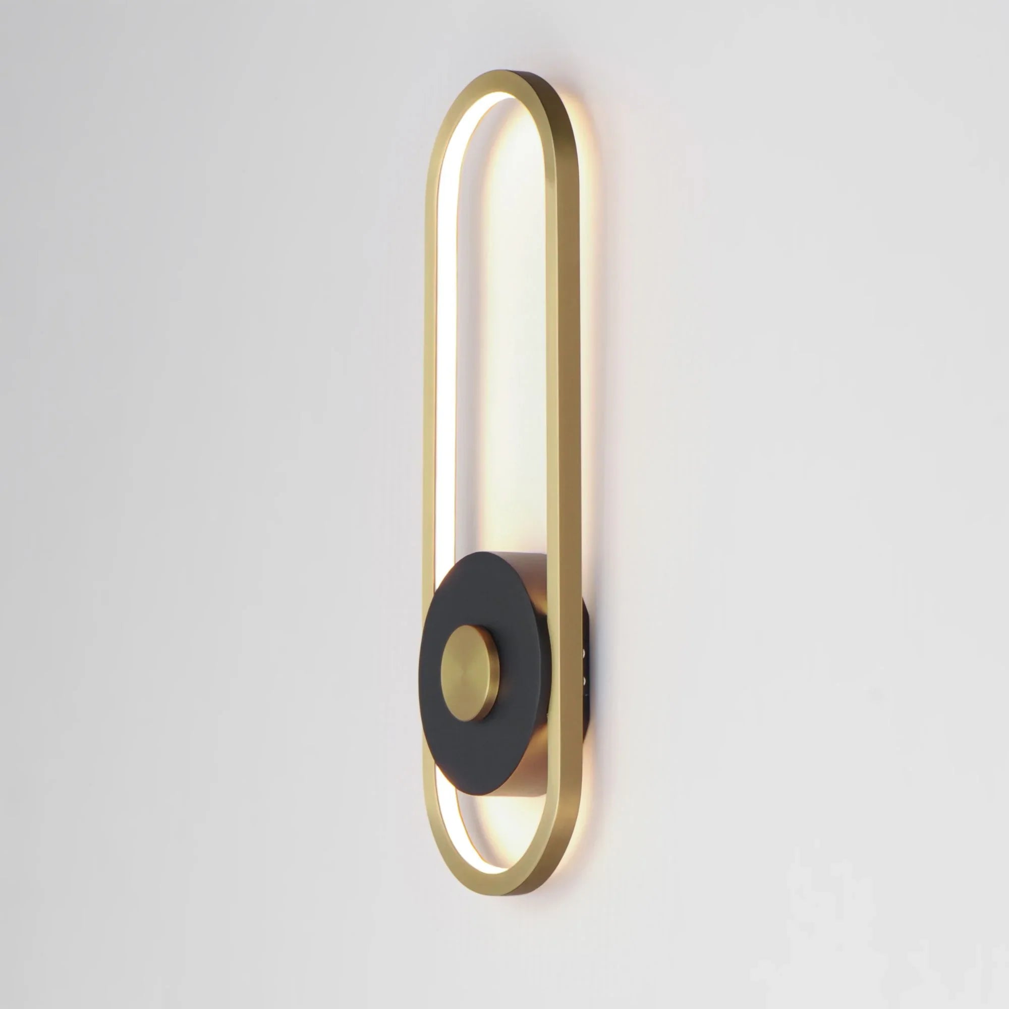 ET2 Lighting - Gravity 16" Medium LED Outdoor Wall Sconce, Black & Gold Finish | Bees Lighting