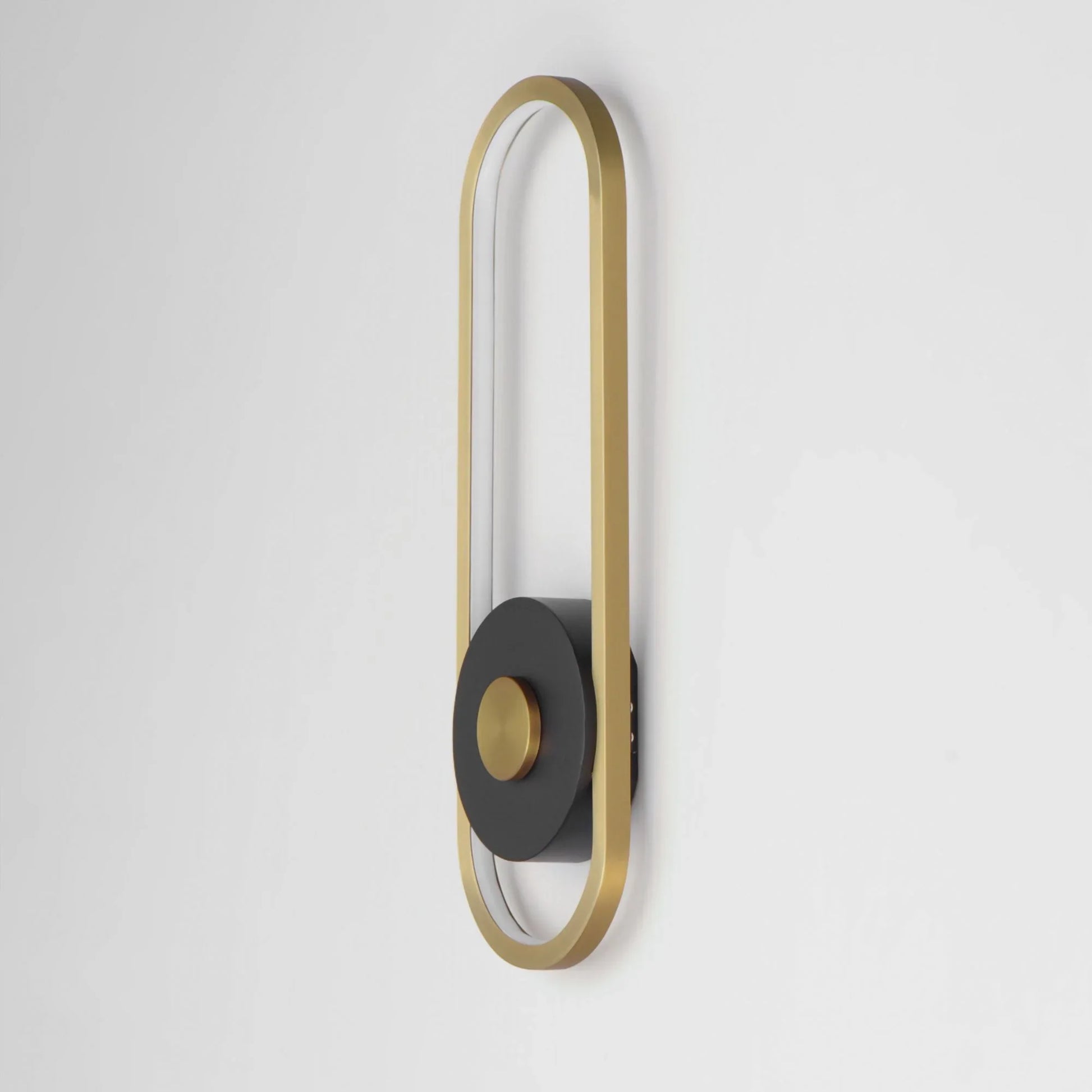 ET2 Lighting - Gravity 16" Medium LED Outdoor Wall Sconce, Black & Gold Finish | Bees Lighting