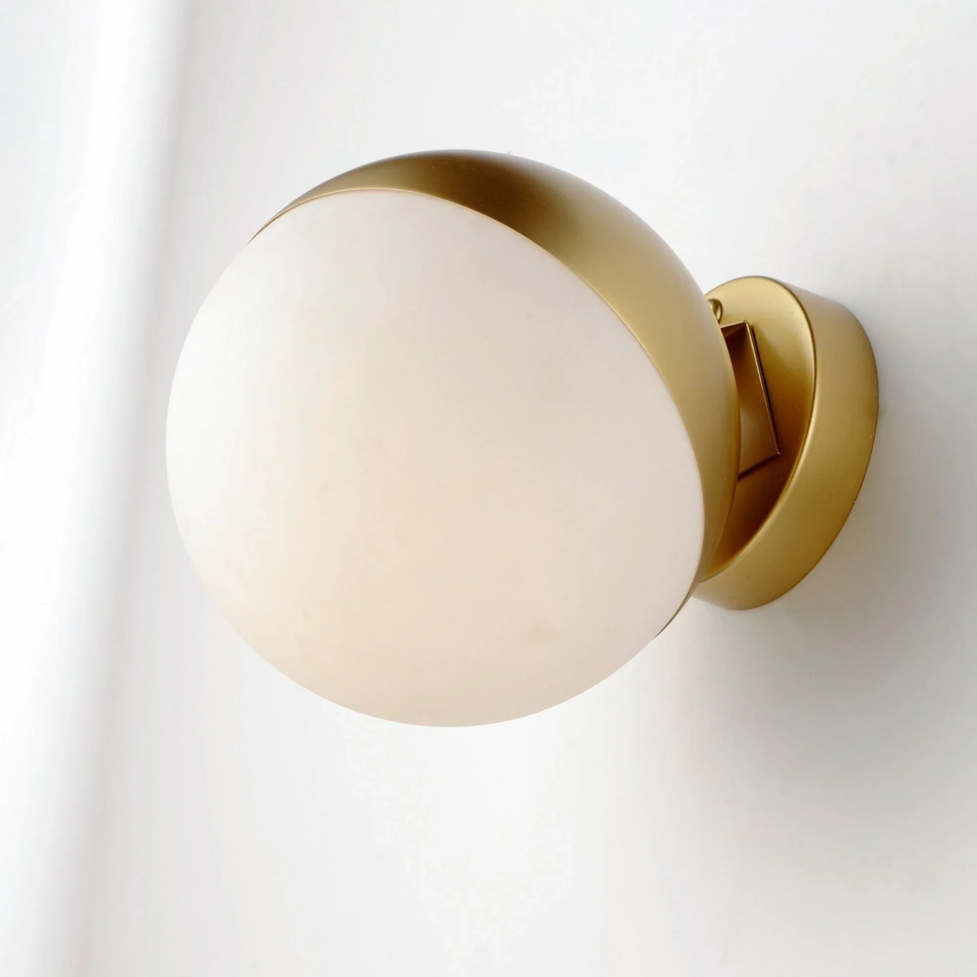 ET2 Lighting - Half Moon 8" LED Wall Sconce, Metallic Gold Finish | Bees Lighting