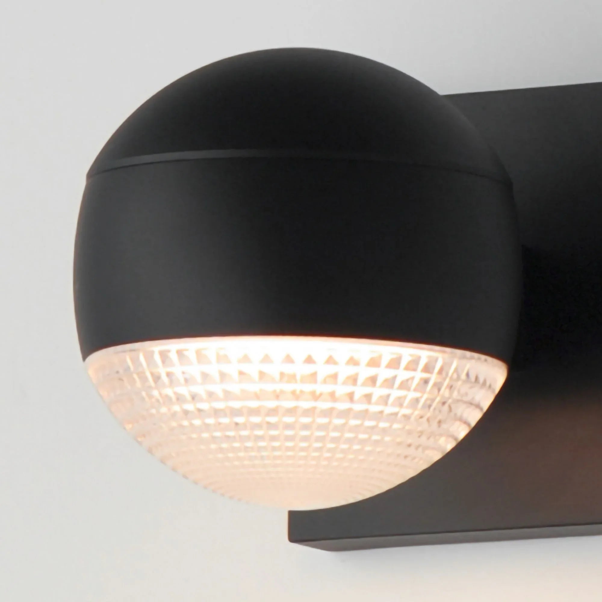 ET2 Lighting - Modular 5" LED Outdoor Wall Sconce, Black Finish with Prismatic Clear Glass | Bees Lighting