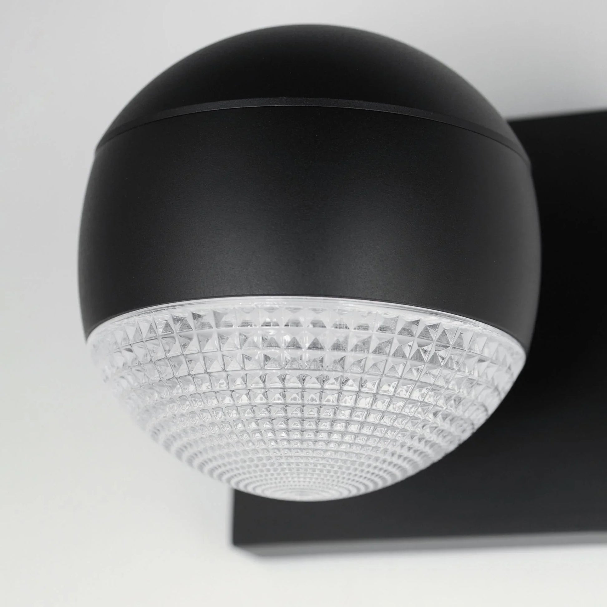 ET2 Lighting - Modular 5" LED Outdoor Wall Sconce, Black Finish with Prismatic Clear Glass | Bees Lighting