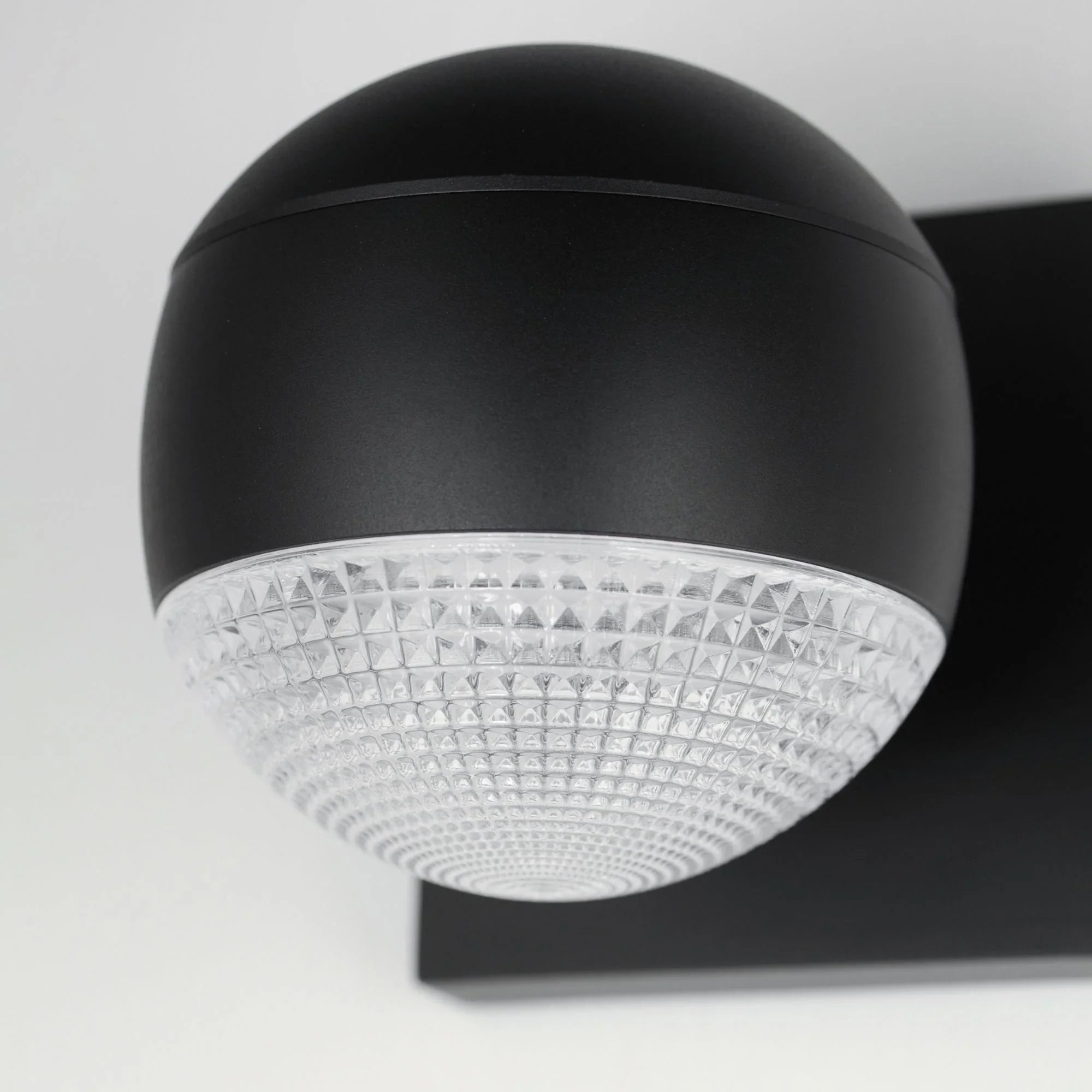 ET2 Lighting - Modular 5" LED Outdoor Wall Sconce, Black Finish with Prismatic Clear Glass | Bees Lighting