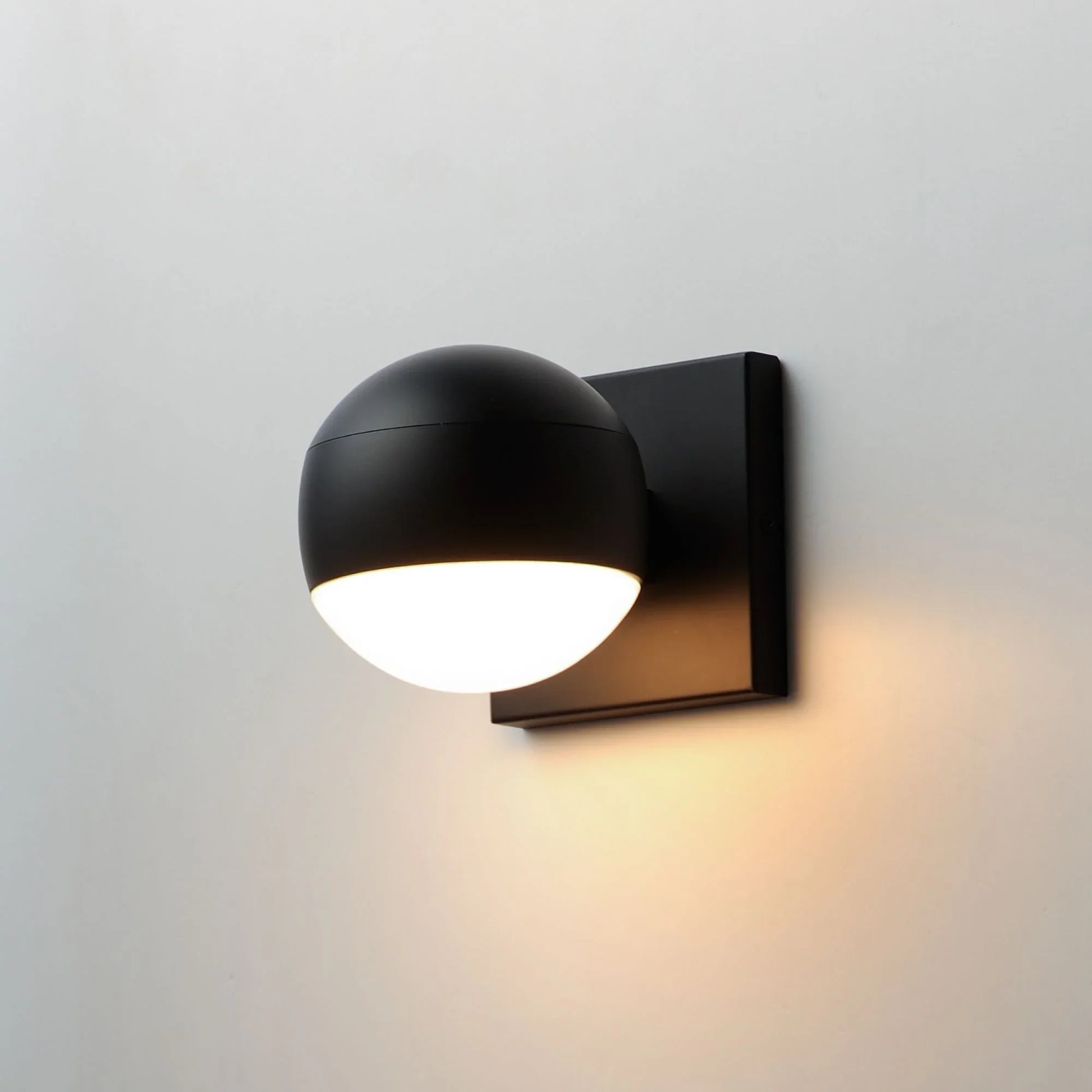 ET2 Lighting - Modular 5" Globe LED Outdoor Wall Sconce, Black Finish | Bees Lighting