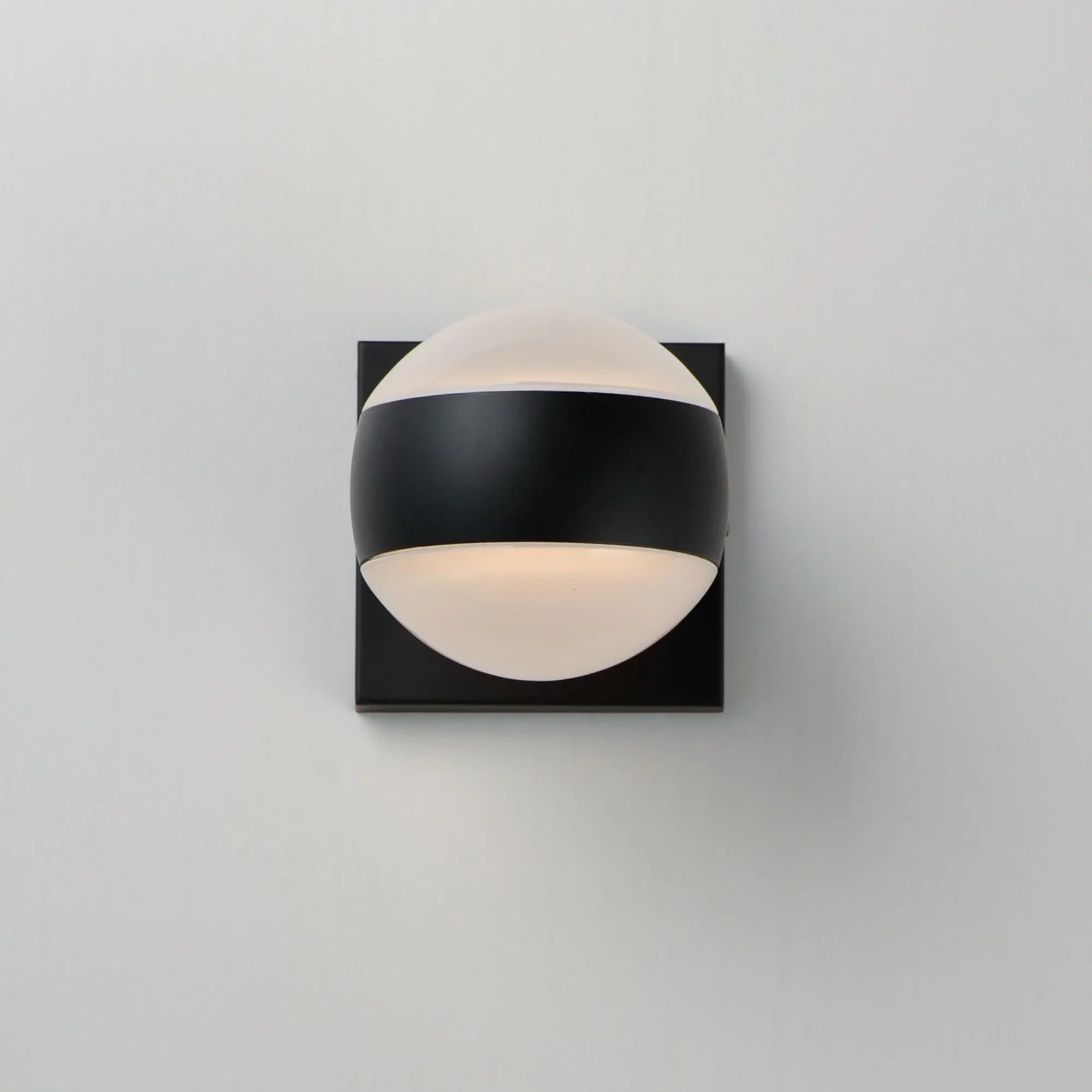ET2 Lighting - Modular 5" Globe 2-Light LED Outdoor Wall Sconce, Black Finish | Bees Lighting