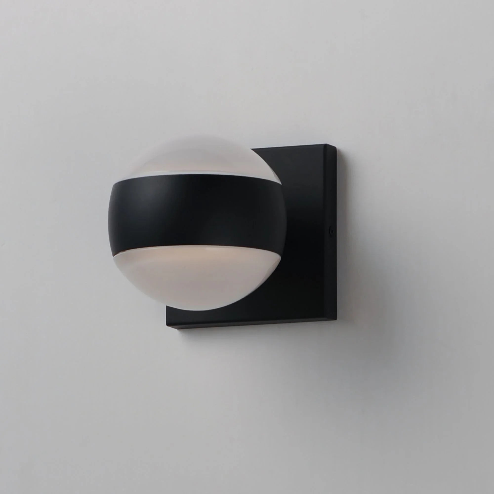 ET2 Lighting - Modular 5" Globe 2-Light LED Outdoor Wall Sconce, Black Finish | Bees Lighting