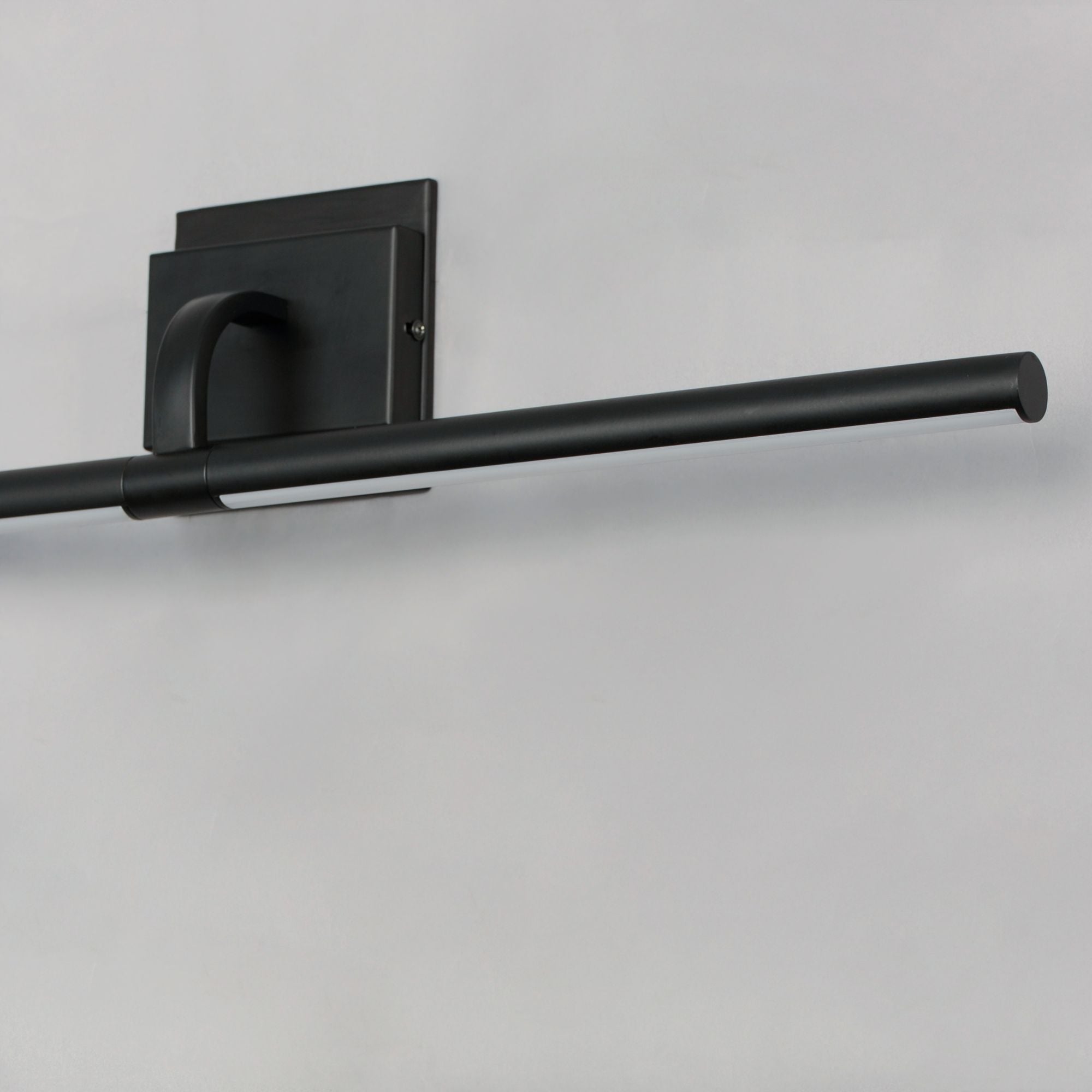Mona 19" LED Picture Light, 120-277V, Black Finish