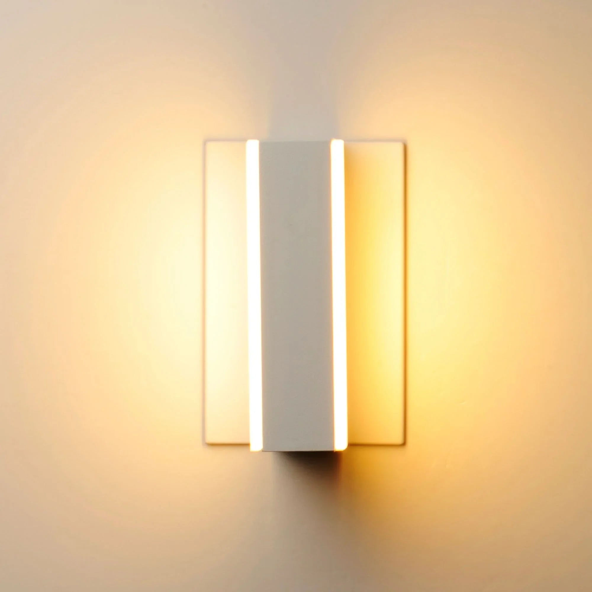 ET2 Lighting - Omni 7" LED Wall Sconce, White Finish | Bees Lighting
