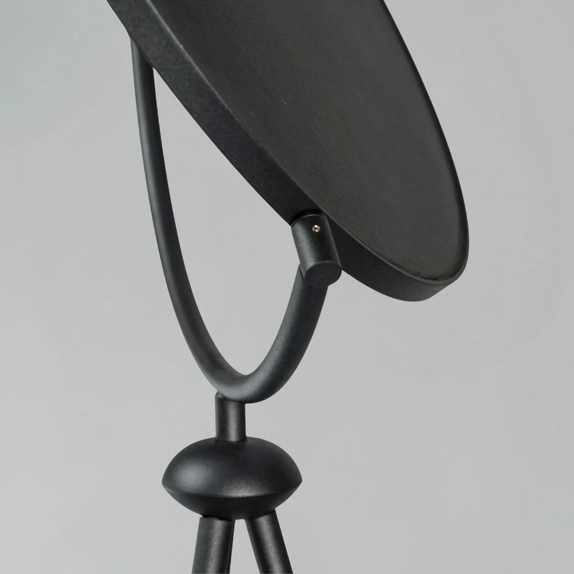 ET2 Lighting - Paddle 68" Floor Lamp with Edge-Lit Adjustable Disc, Black Finish | Bees Lighting