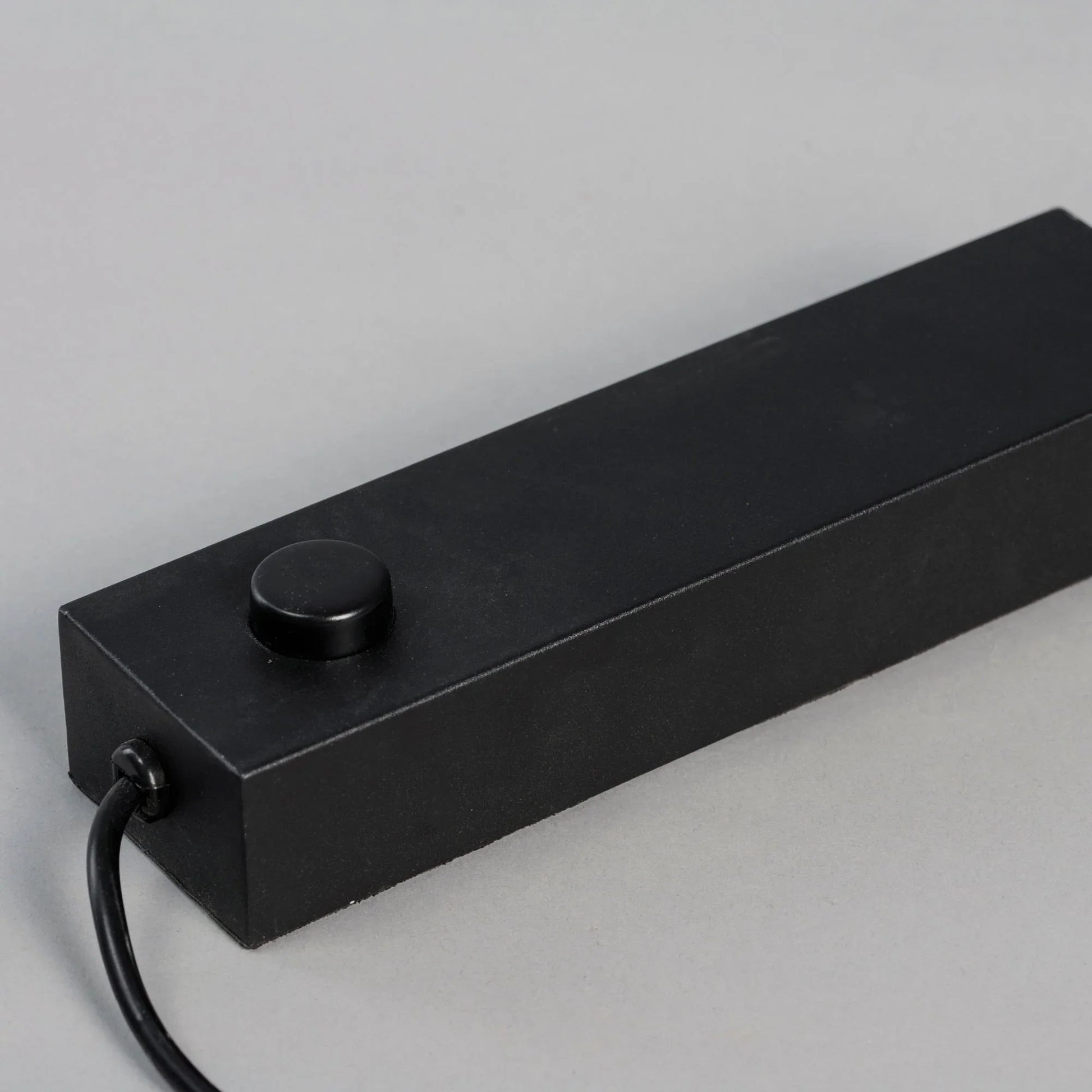 ET2 Lighting - Paddle 68" Floor Lamp with Edge-Lit Adjustable Disc, Black Finish | Bees Lighting