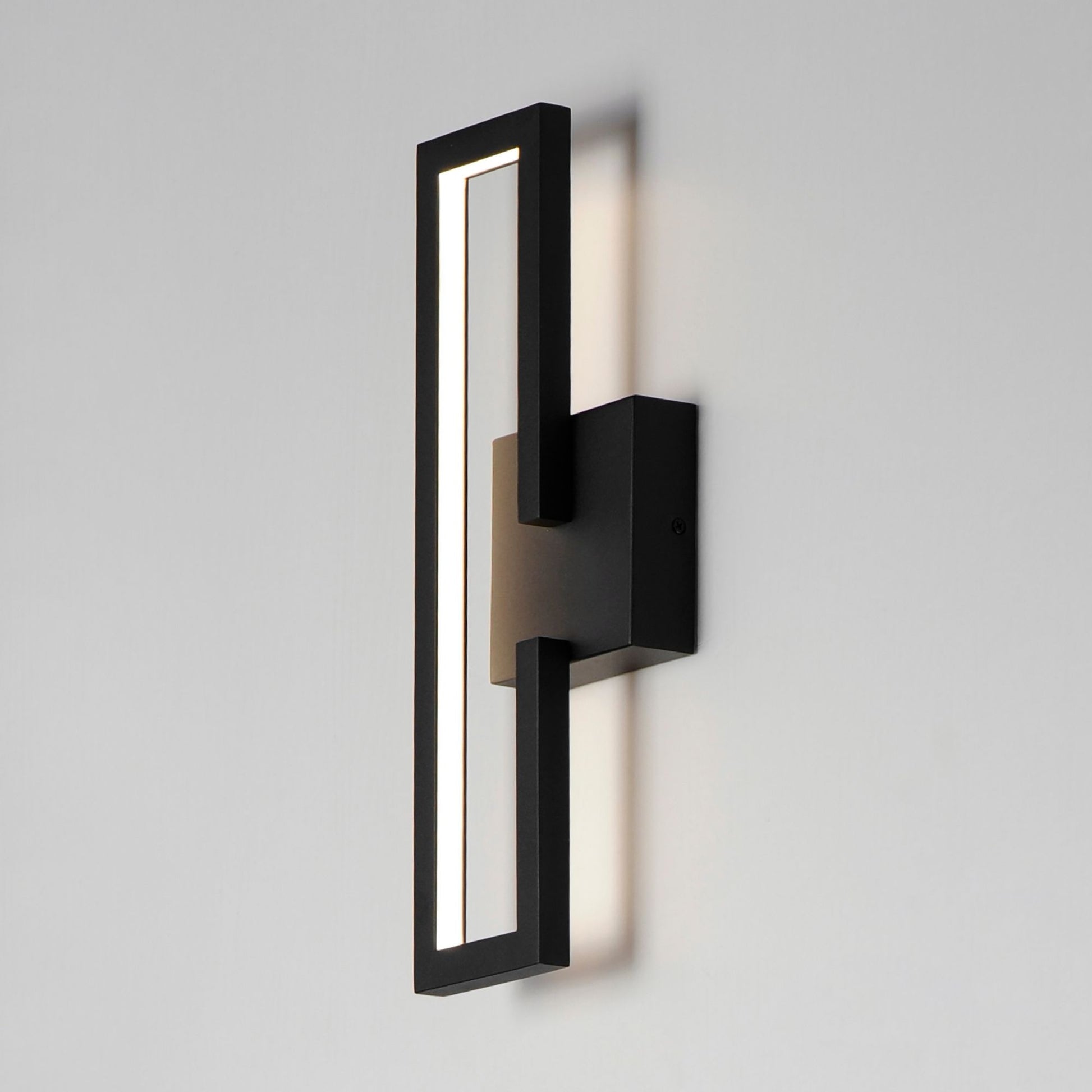ET2 Lighting - Penrose 18" LED Wall Sconce, 120-277V, Black Finish | Bees Lighting