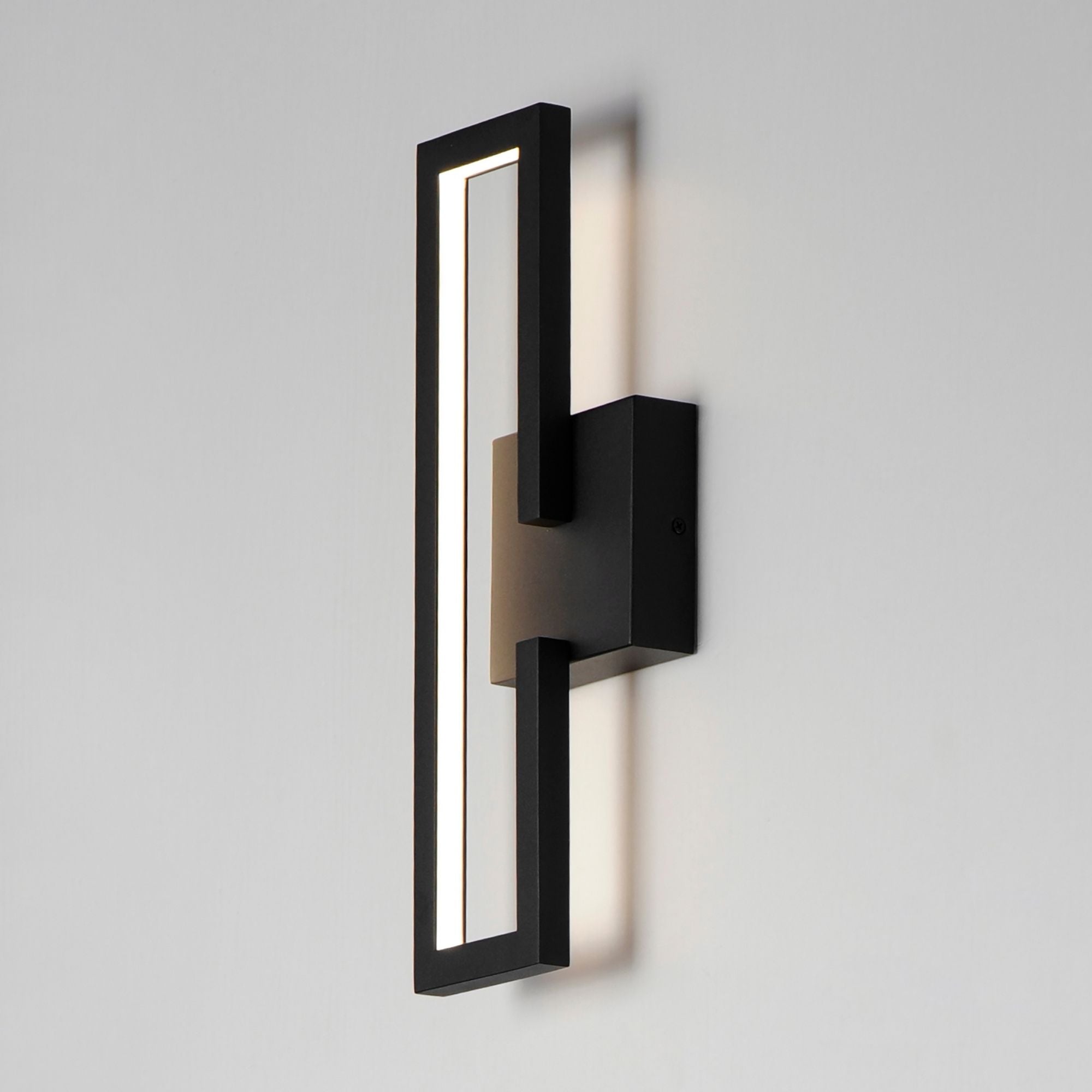 ET2 Lighting - Penrose 18" LED Wall Sconce, 120-277V, Black Finish | Bees Lighting