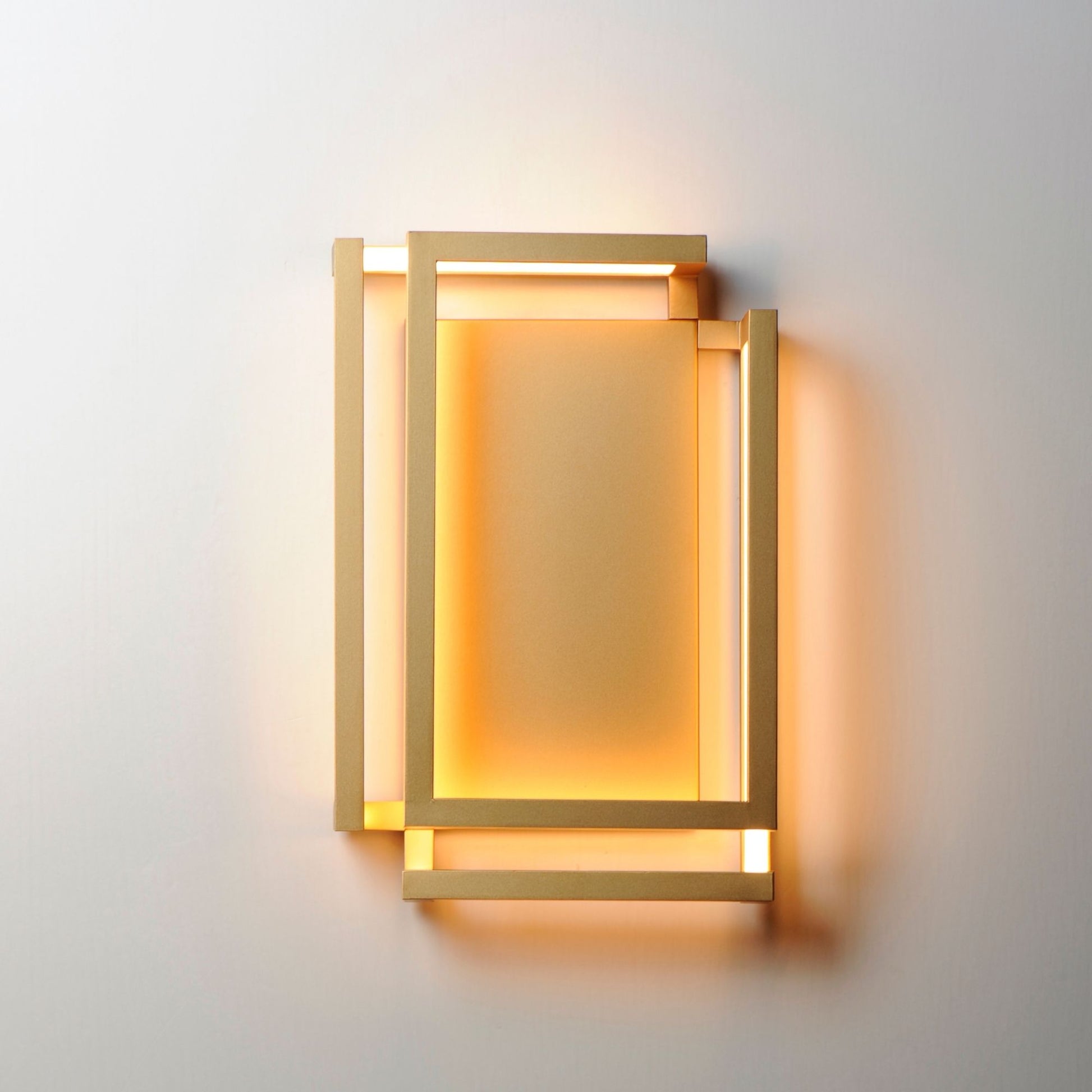 ET2 Lighting - Penrose 18" LED Wall Sconce, Gold Finish | Bees Lighting