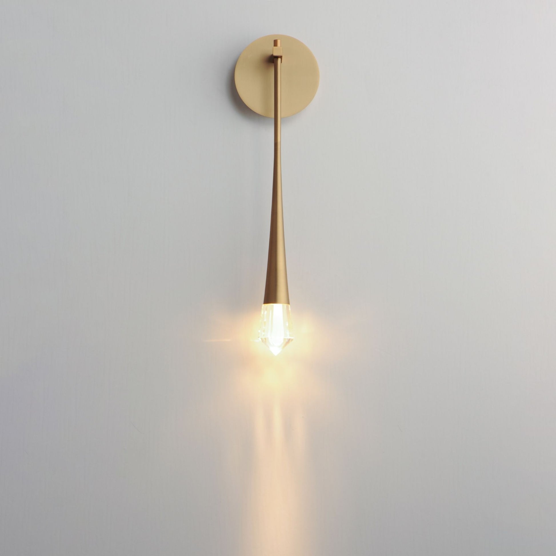 ET2 Lighting - Pierce 21" LED Wall Sconce, Gold Finish | Bees Lighting