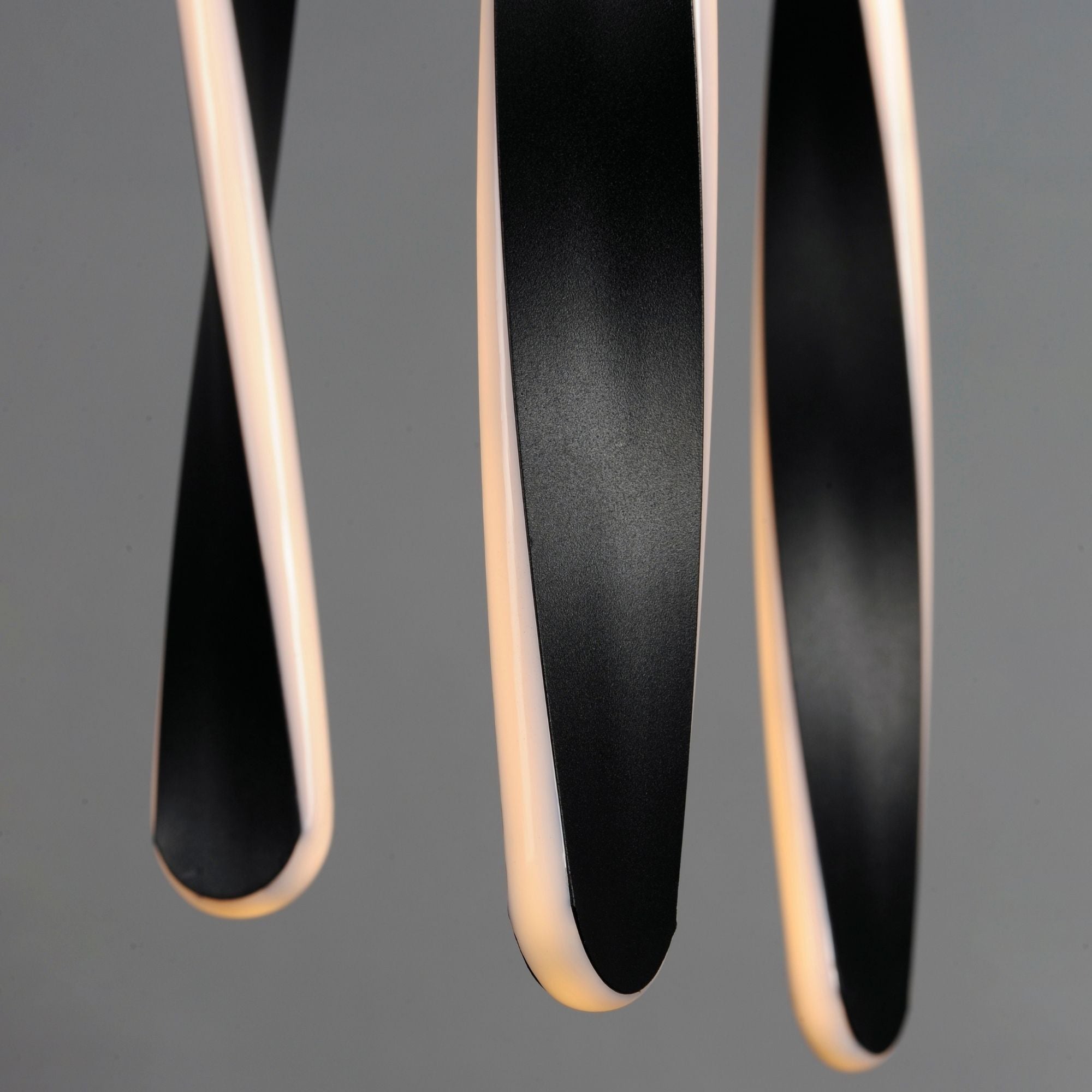 ET2 Lighting - Pirouette 16" 5-Light LED Pendant, Black Finish | Bees Lighting