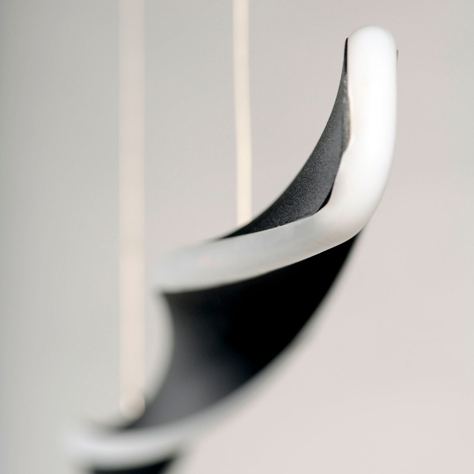 ET2 Lighting - Pirouette 40" Linear LED Pendant, Black Finish | Bees Lighting