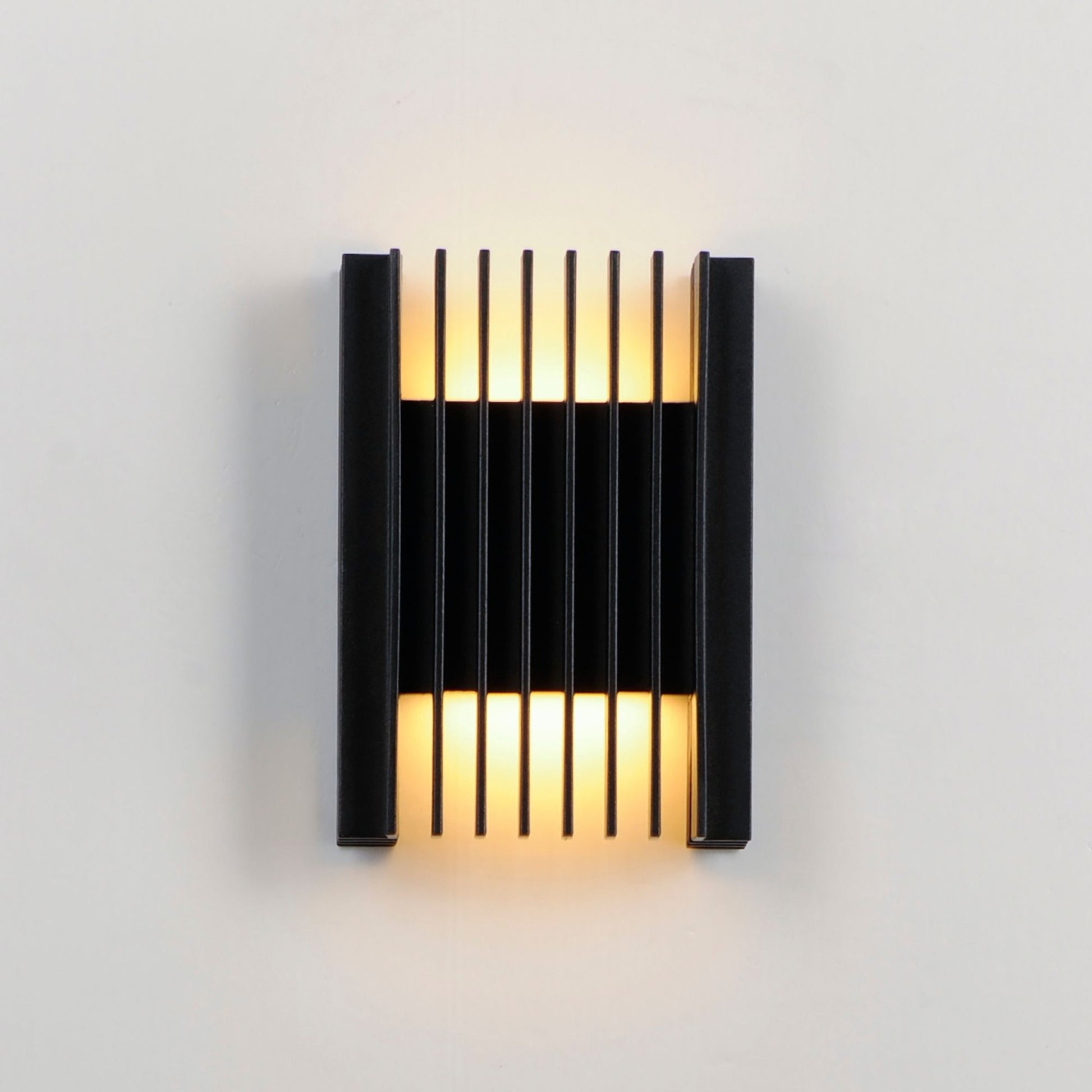 ET2 Lighting - Rampart 6" Small LED Outdoor Wall Sconce, Black Finish | Bees Lighting