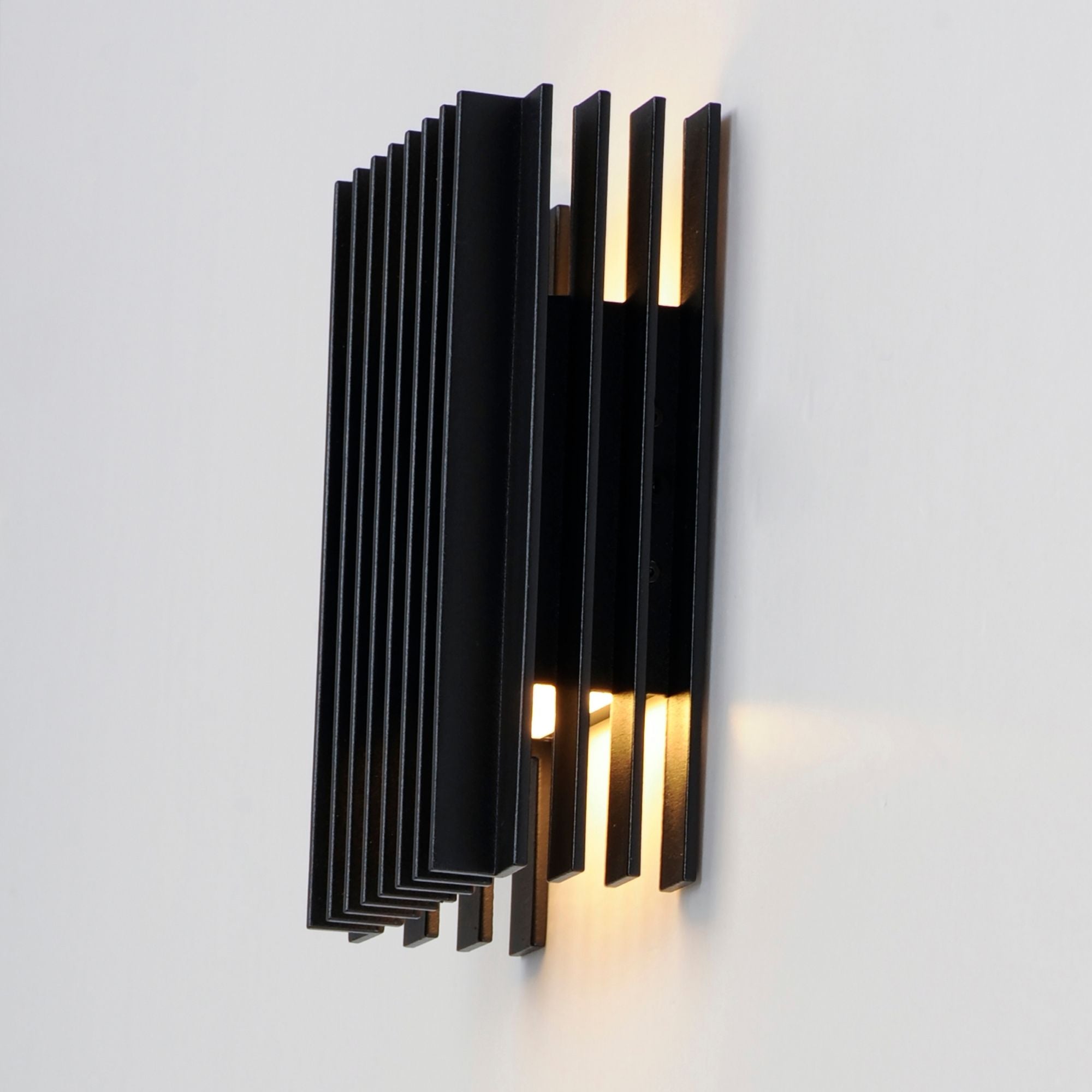 ET2 Lighting - Rampart 6" Small LED Outdoor Wall Sconce, Black Finish | Bees Lighting