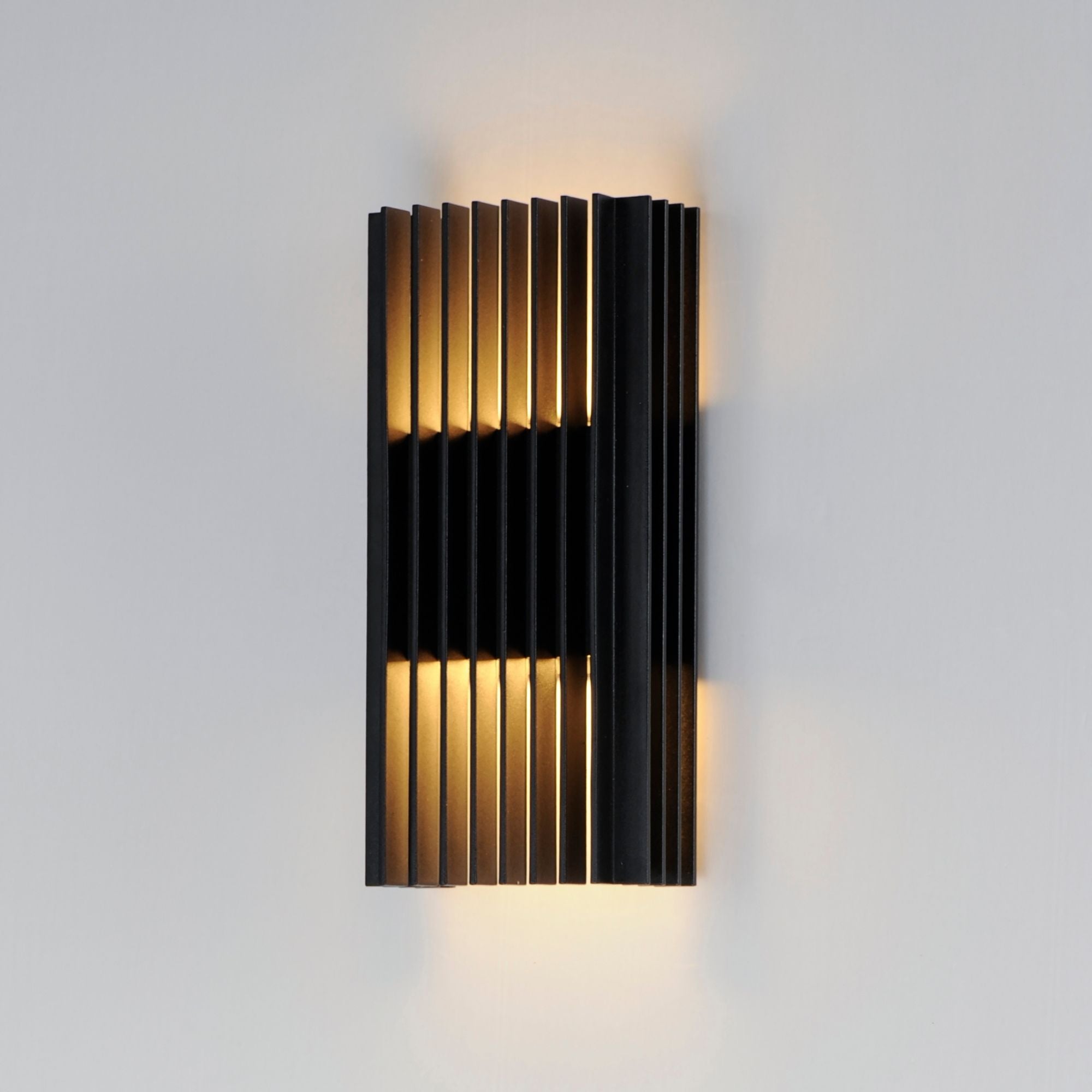 ET2 Lighting - Rampart 12" Medium LED Outdoor Wall Sconce, Black Finish | Bees Lighting