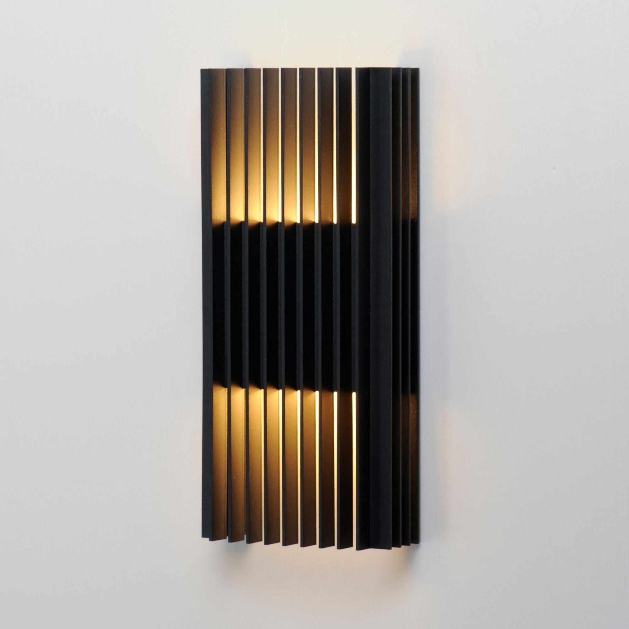 ET2 Lighting - Rampart 14" Large LED Outdoor Wall Sconce, Black Finish | Bees Lighting