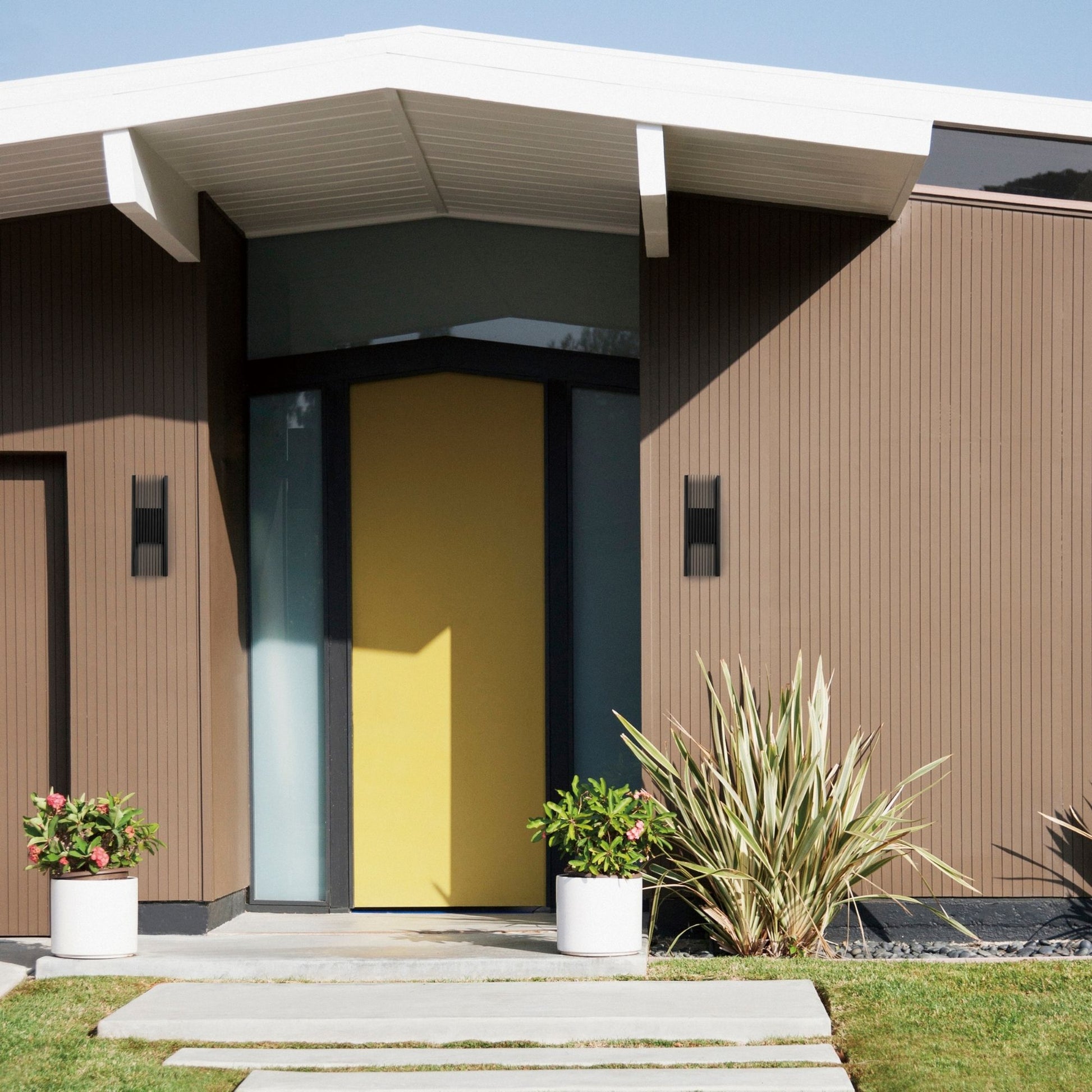 ET2 Lighting - Rampart 22" Large LED Outdoor Wall Sconce, Black Finish | Bees Lighting