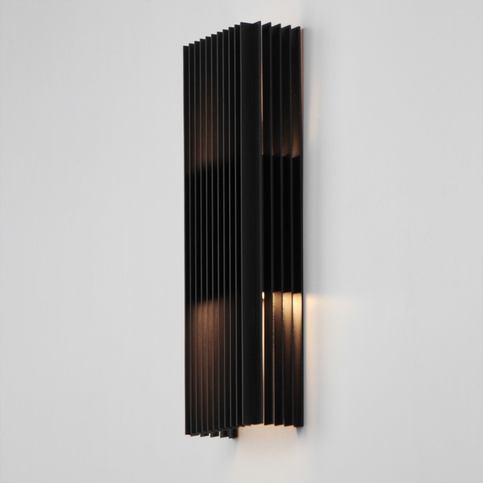 ET2 Lighting - Rampart 22" Large LED Outdoor Wall Sconce, Black Finish | Bees Lighting