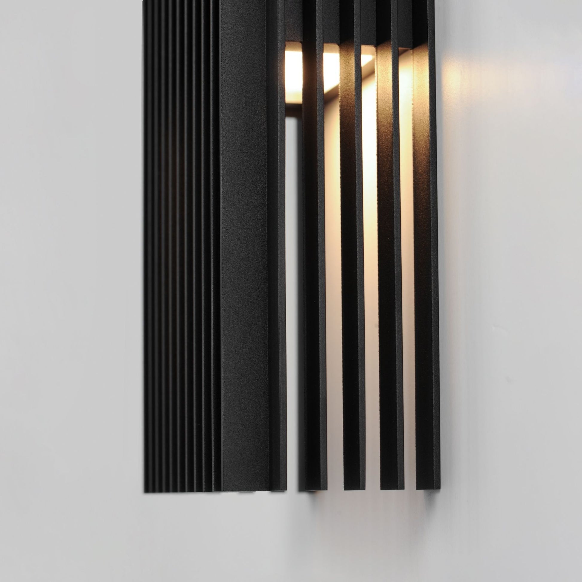 ET2 Lighting - Rampart 22" Large LED Outdoor Wall Sconce, Black Finish | Bees Lighting
