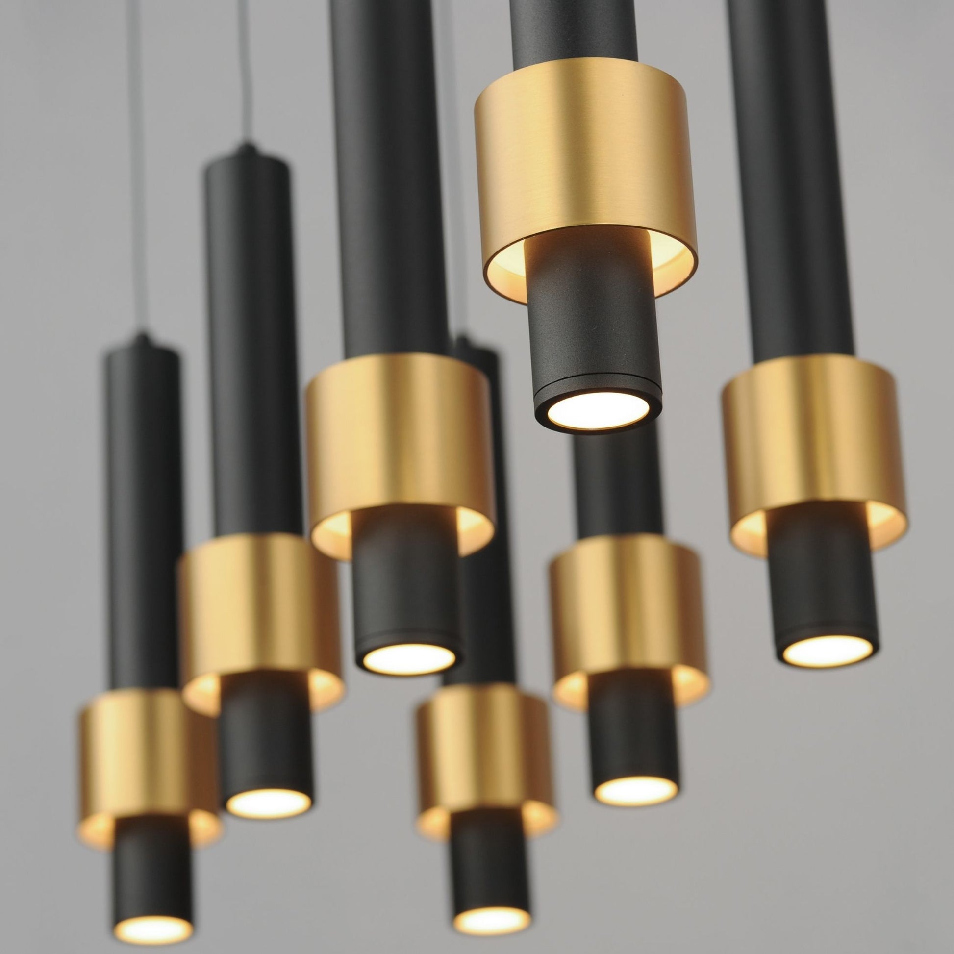 ET2 Lighting - Reveal 32" 8-Light Linear LED Pendant, Black & Gold Finish | Bees Lighting