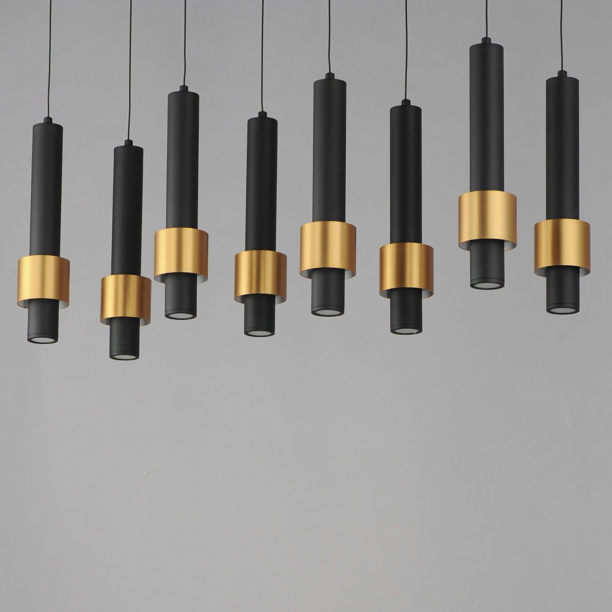 ET2 Lighting - Reveal 32" 8-Light Linear LED Pendant, Black & Gold Finish | Bees Lighting