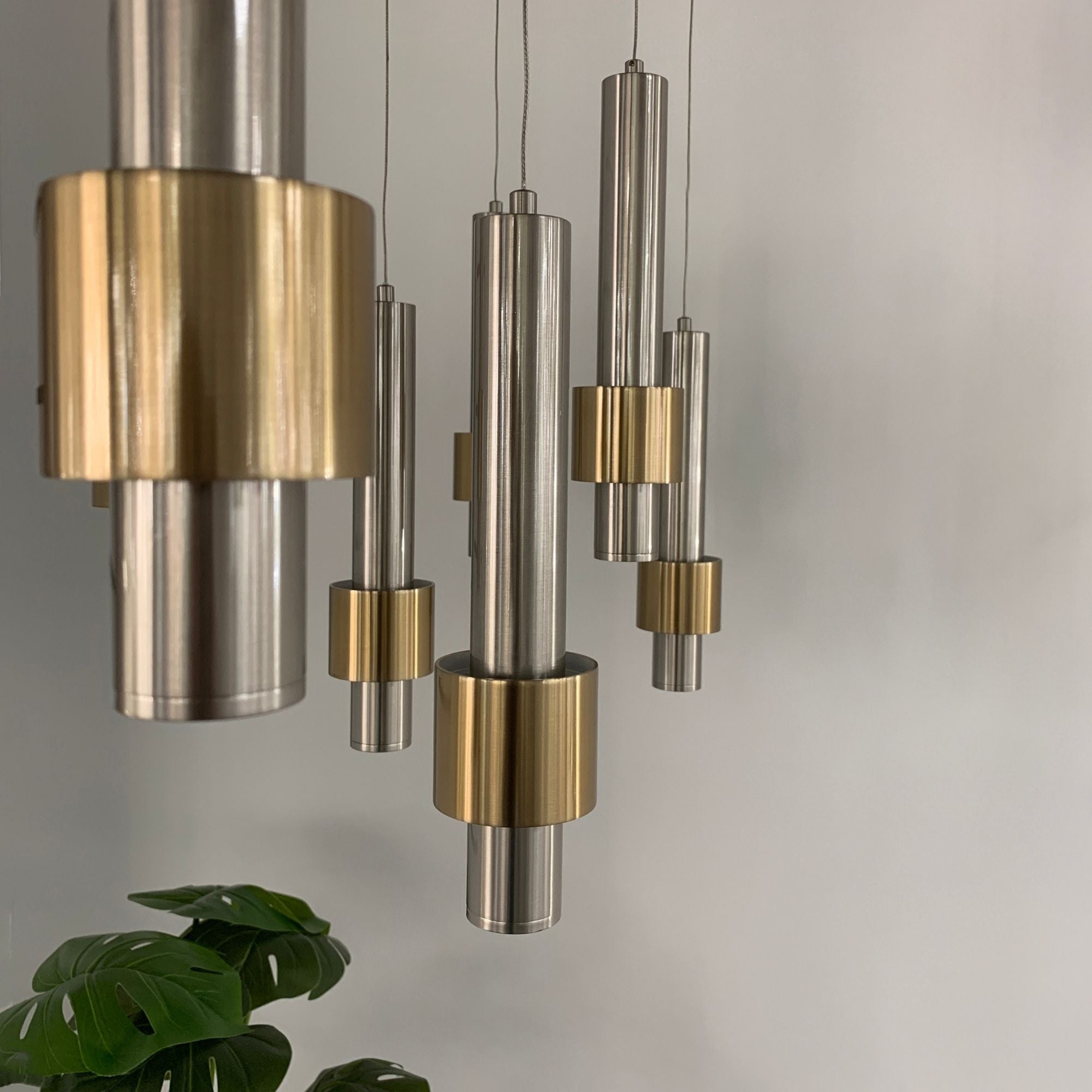 ET2 Lighting - Reveal 32" 8-Light Linear LED Pendant, Satin Nickel & Satin Brass Finish | Bees Lighting