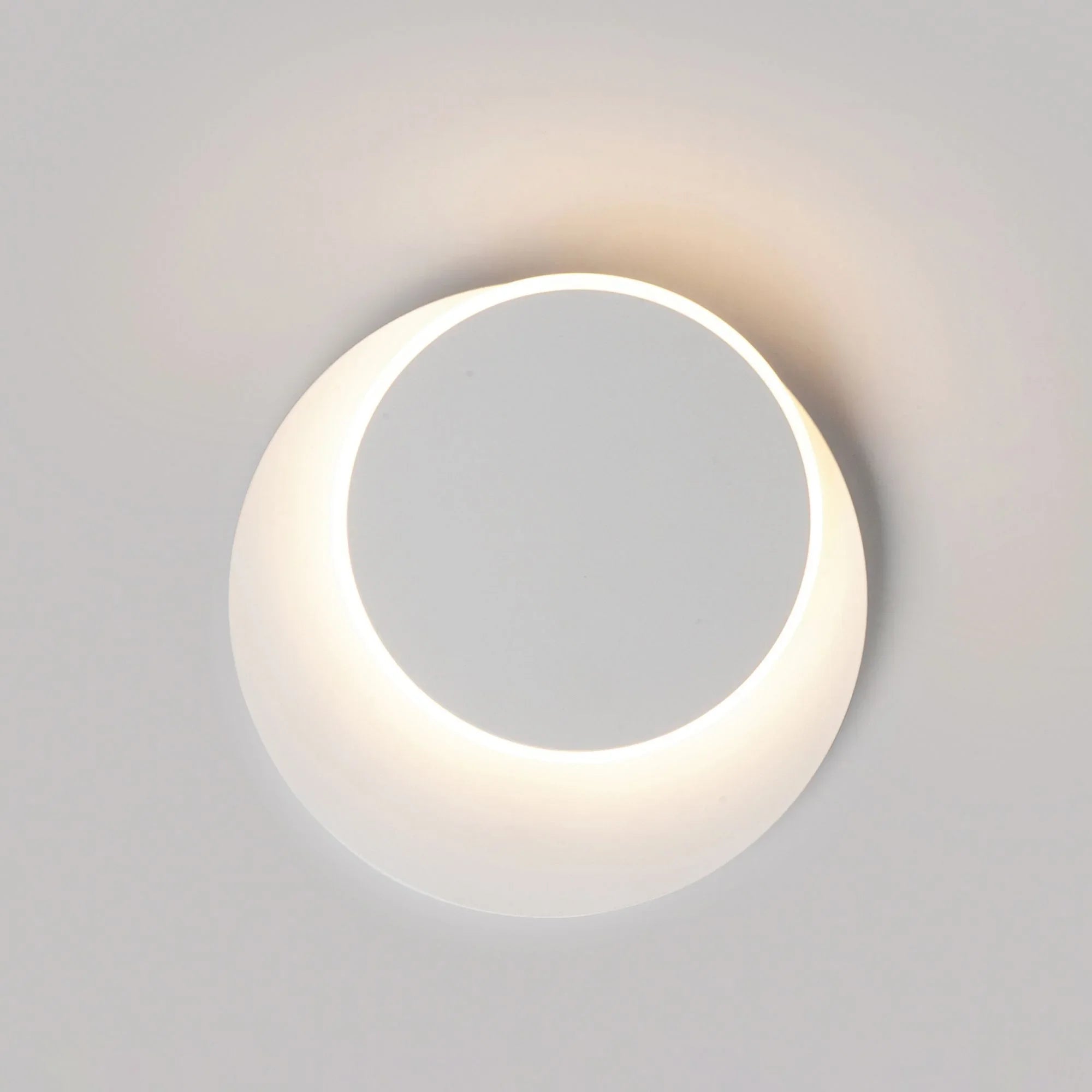 ET2 Lighting - Revolver 10" LED Flush Mount/Wall Sconce, Matte White Finish | Bees Lighting