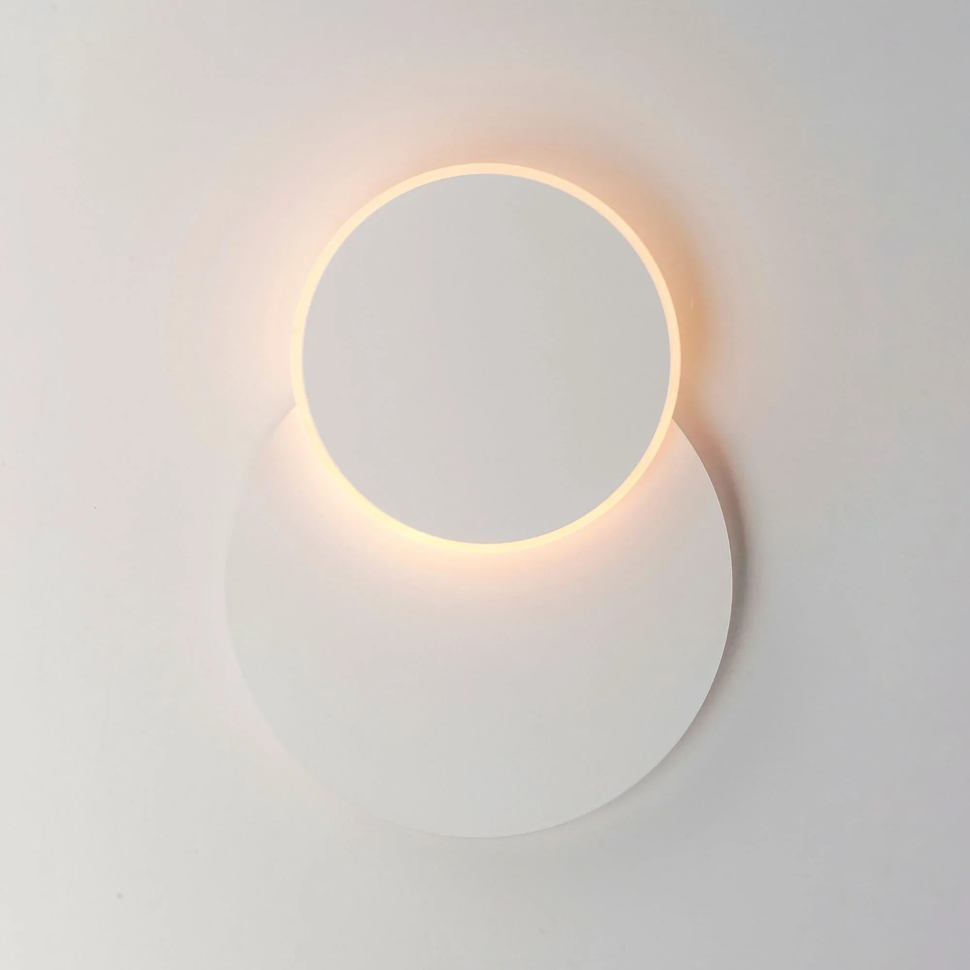 ET2 Lighting - Revolver 10" LED Flush Mount/Wall Sconce, Matte White Finish | Bees Lighting