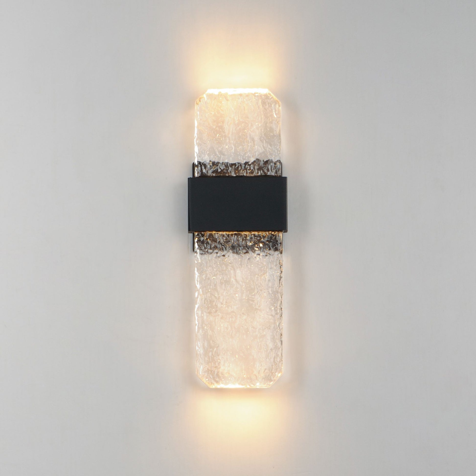 ET2 Lighting - Rune 16" Medium LED Outdoor Wall Sconce, Black Finish | Bees Lighting