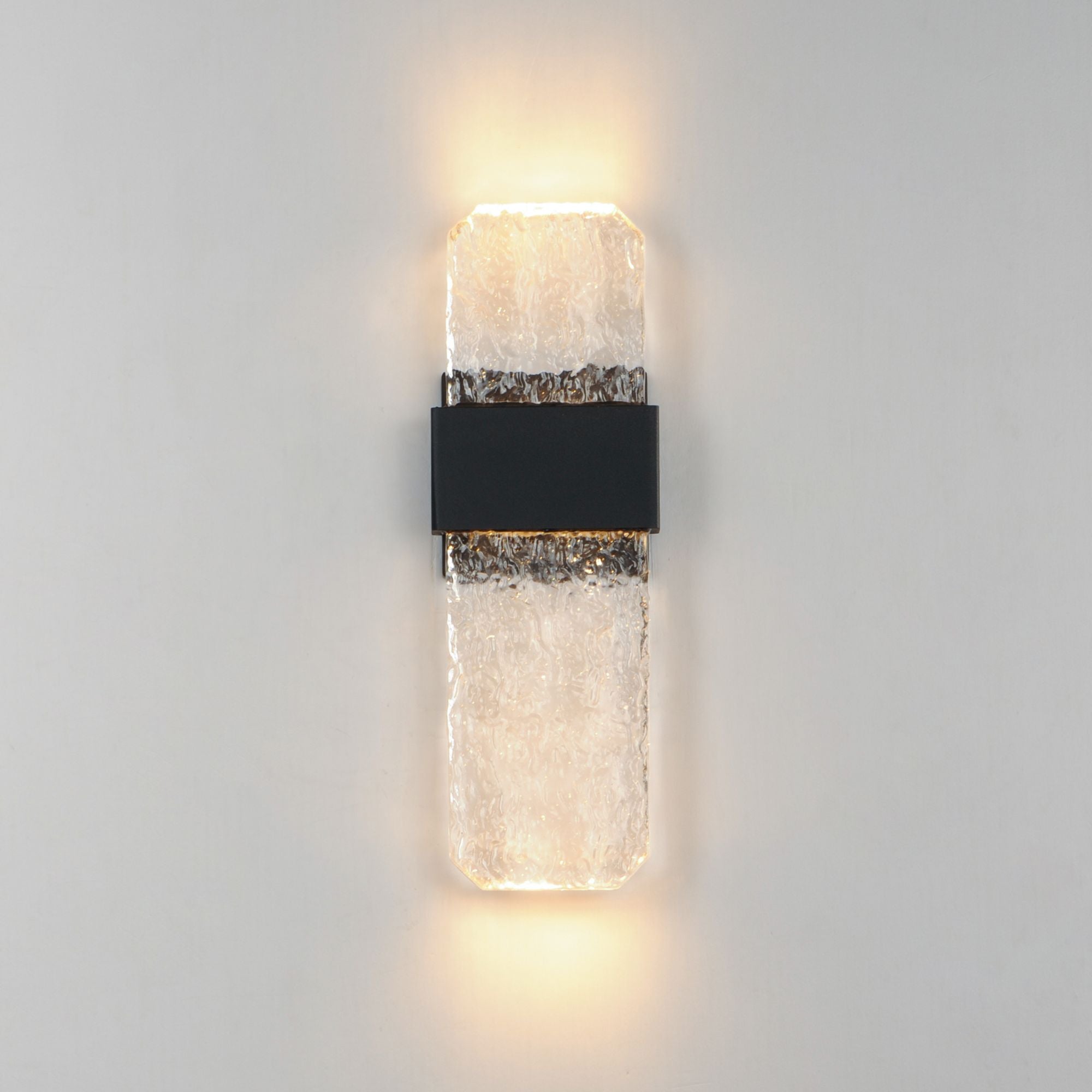 ET2 Lighting - Rune 16" Medium LED Outdoor Wall Sconce, Black Finish | Bees Lighting