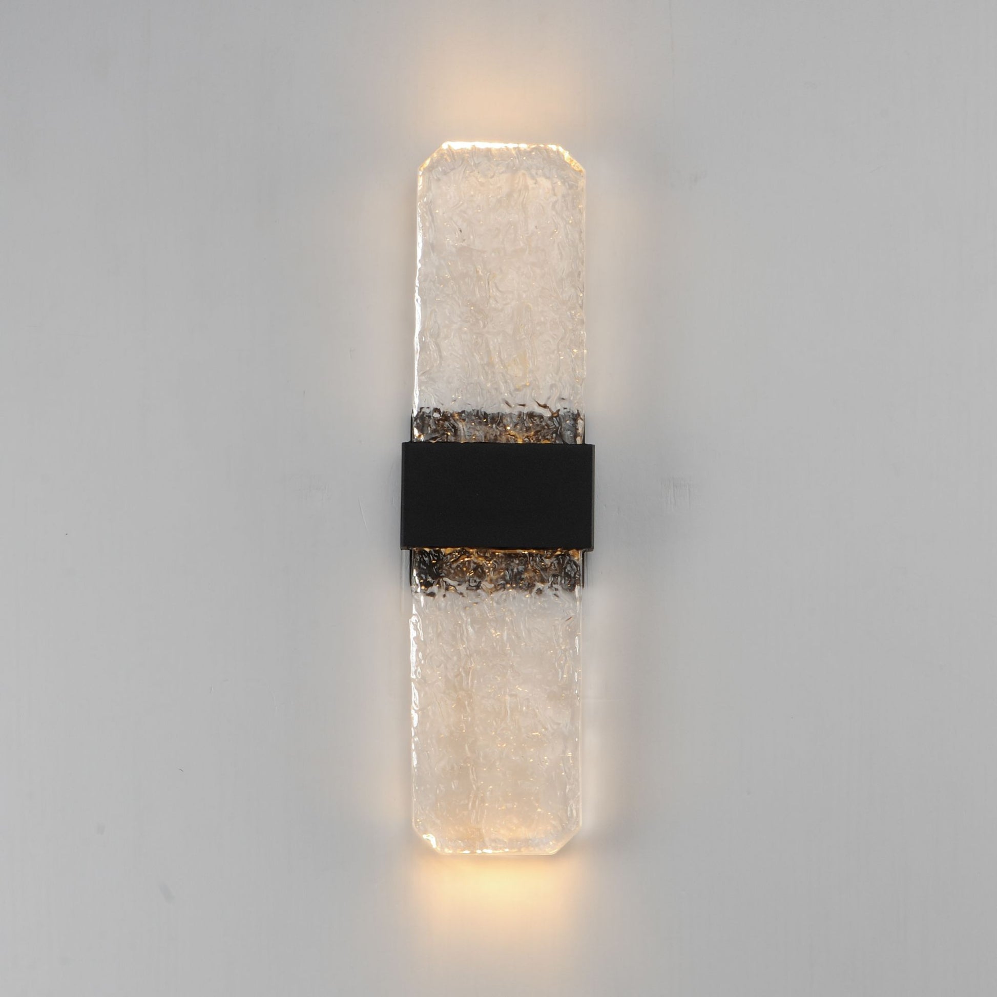 ET2 Lighting - Rune 19" Large LED Outdoor Wall Sconce, Black Finish | Bees Lighting