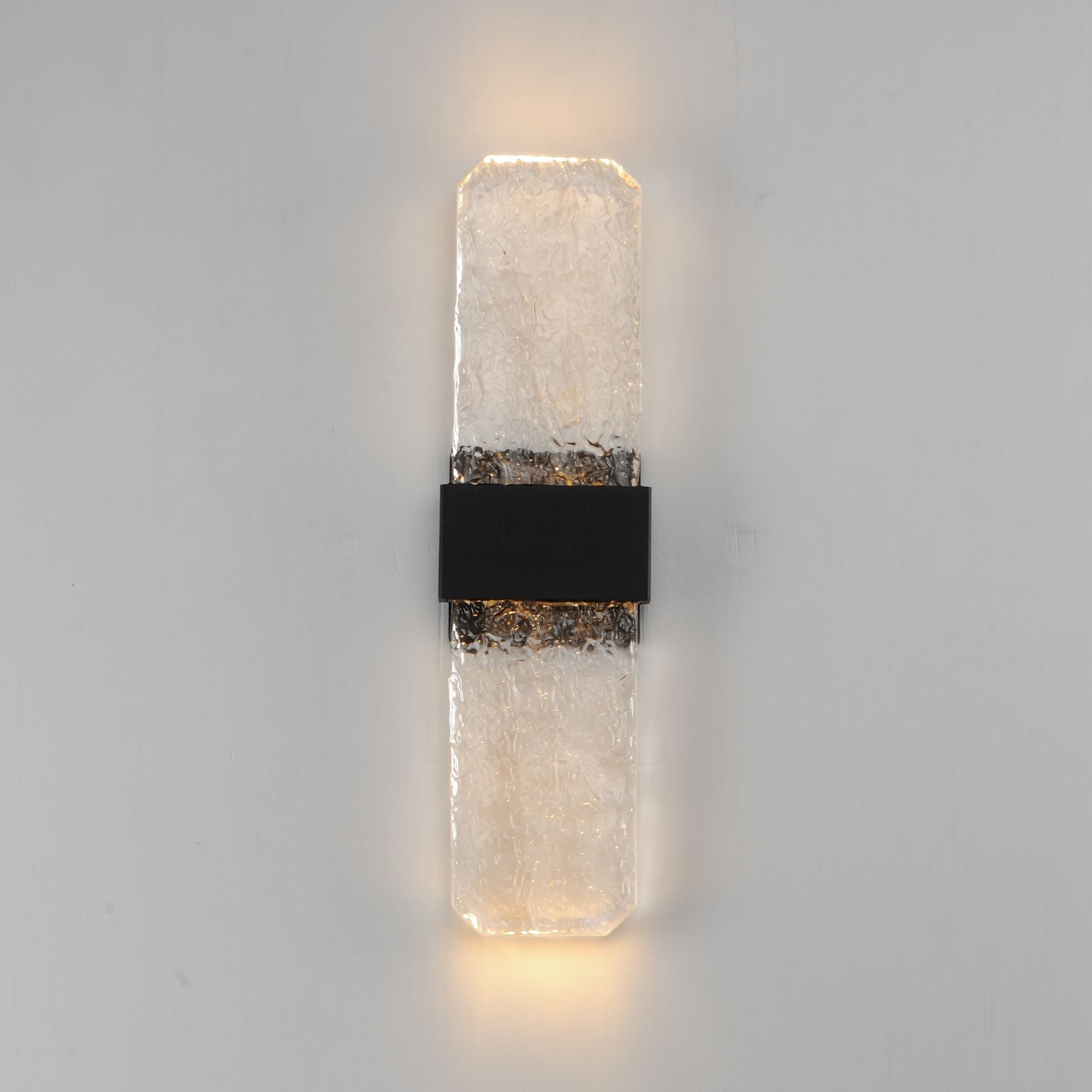 ET2 Lighting - Rune 19" Large LED Outdoor Wall Sconce, Black Finish | Bees Lighting