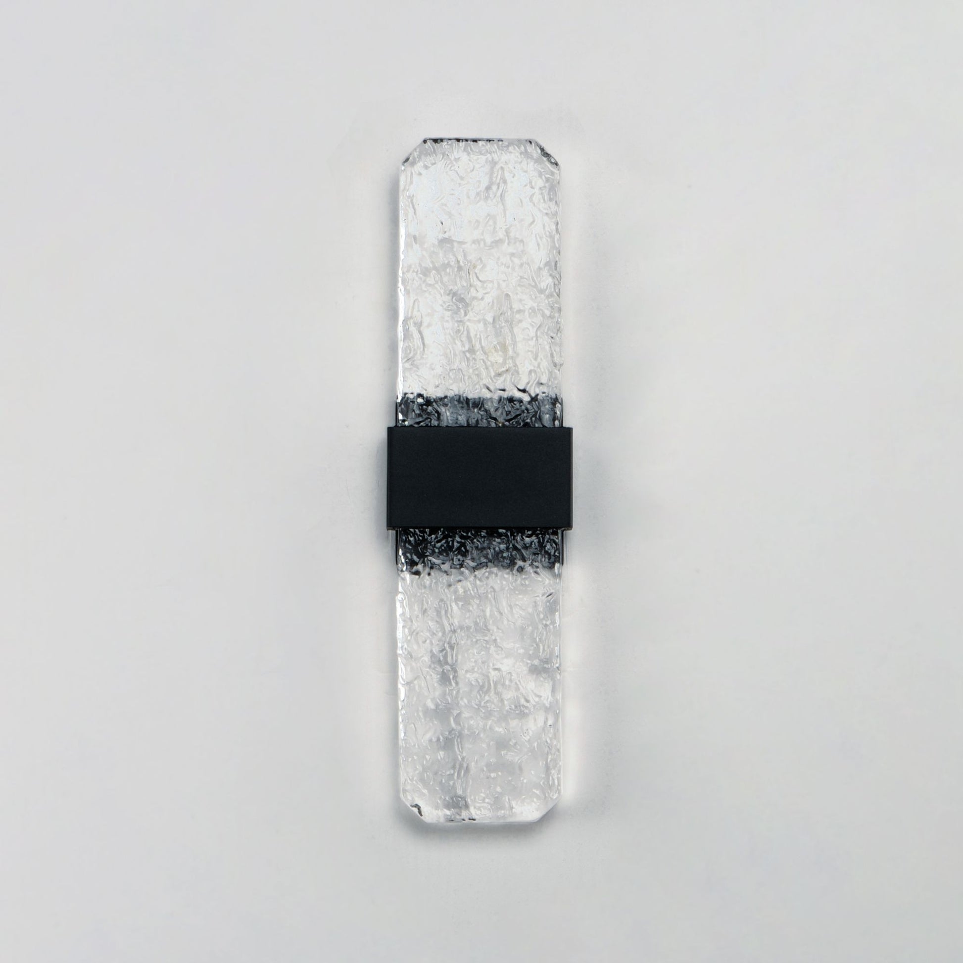 ET2 Lighting - Rune 19" Large LED Outdoor Wall Sconce, Black Finish | Bees Lighting