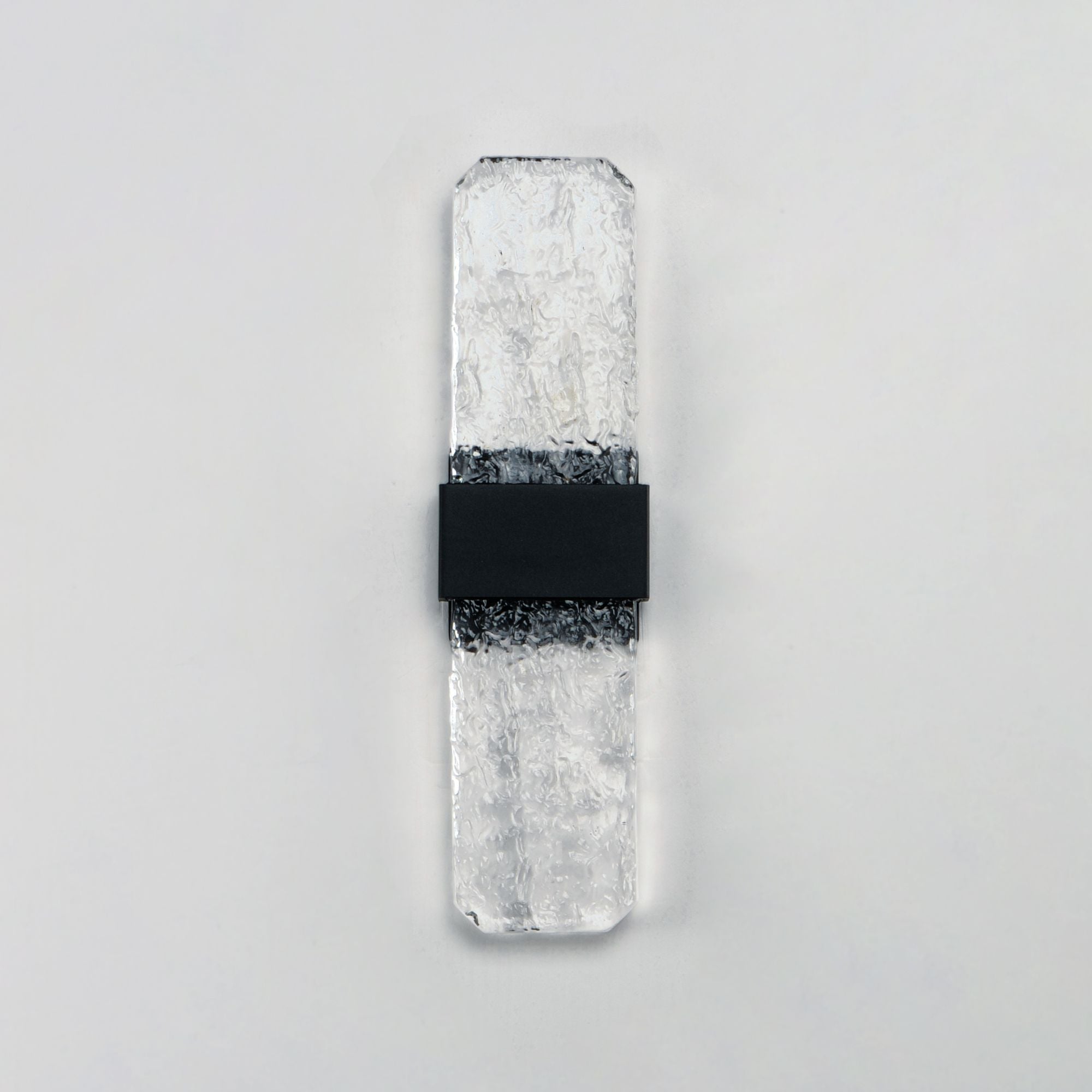 ET2 Lighting - Rune 19" Large LED Outdoor Wall Sconce, Black Finish | Bees Lighting