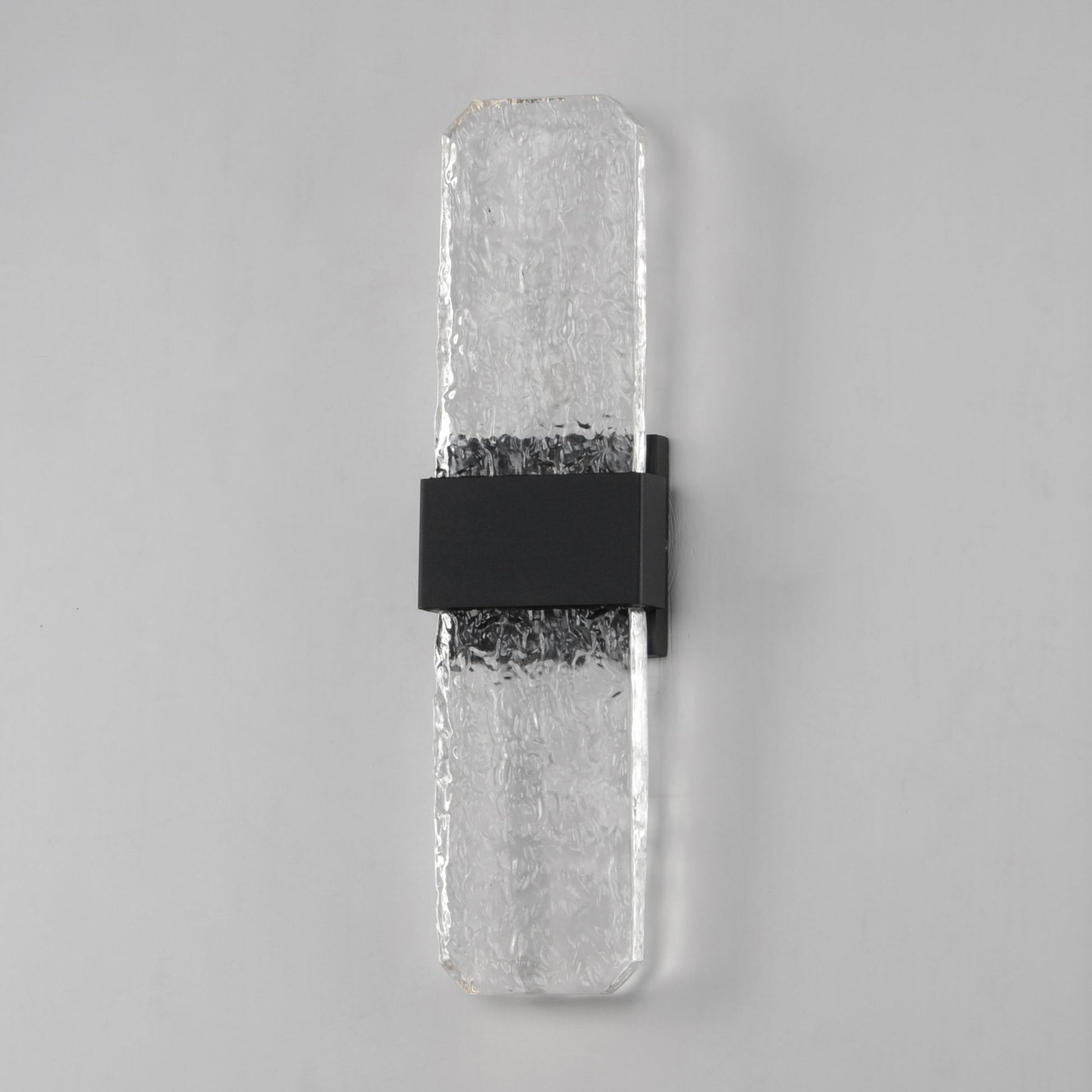 ET2 Lighting - Rune 19" Large LED Outdoor Wall Sconce, Black Finish | Bees Lighting