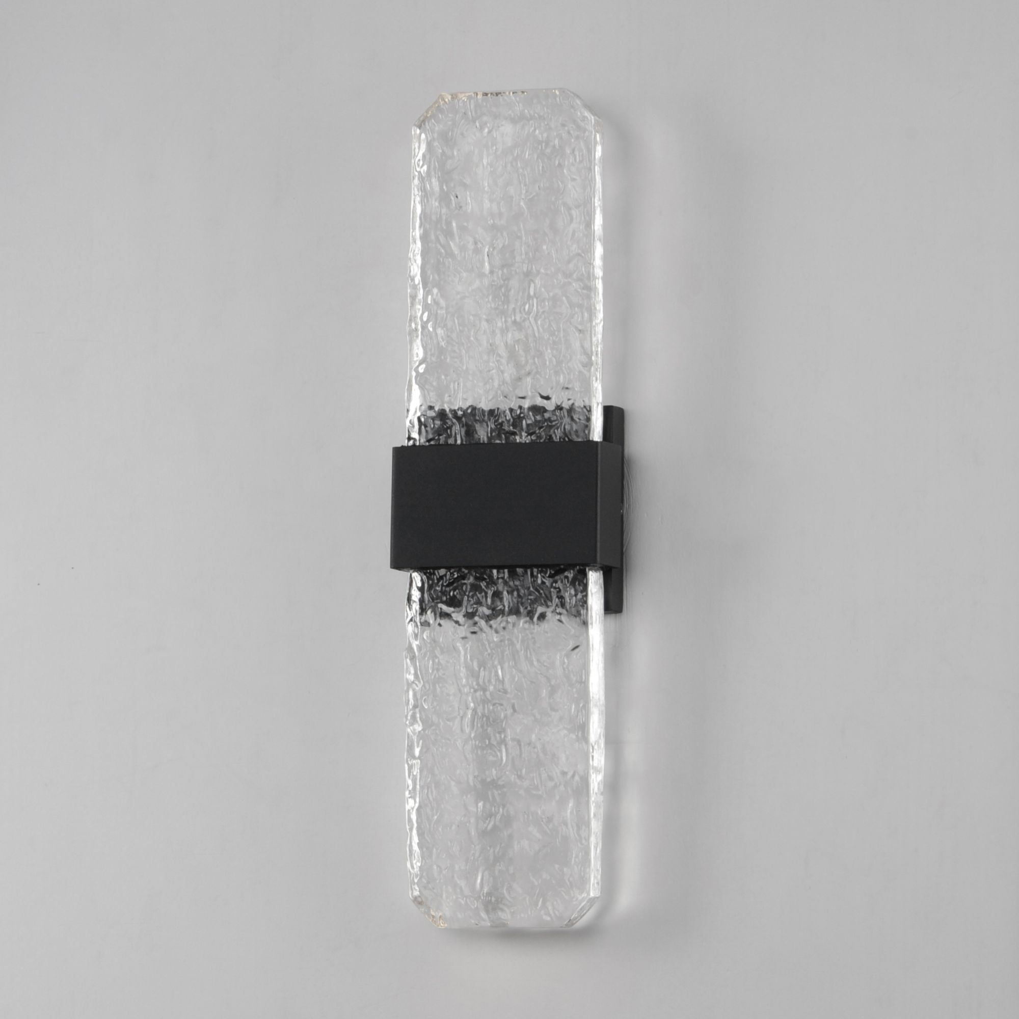 ET2 Lighting - Rune 19" Large LED Outdoor Wall Sconce, Black Finish | Bees Lighting