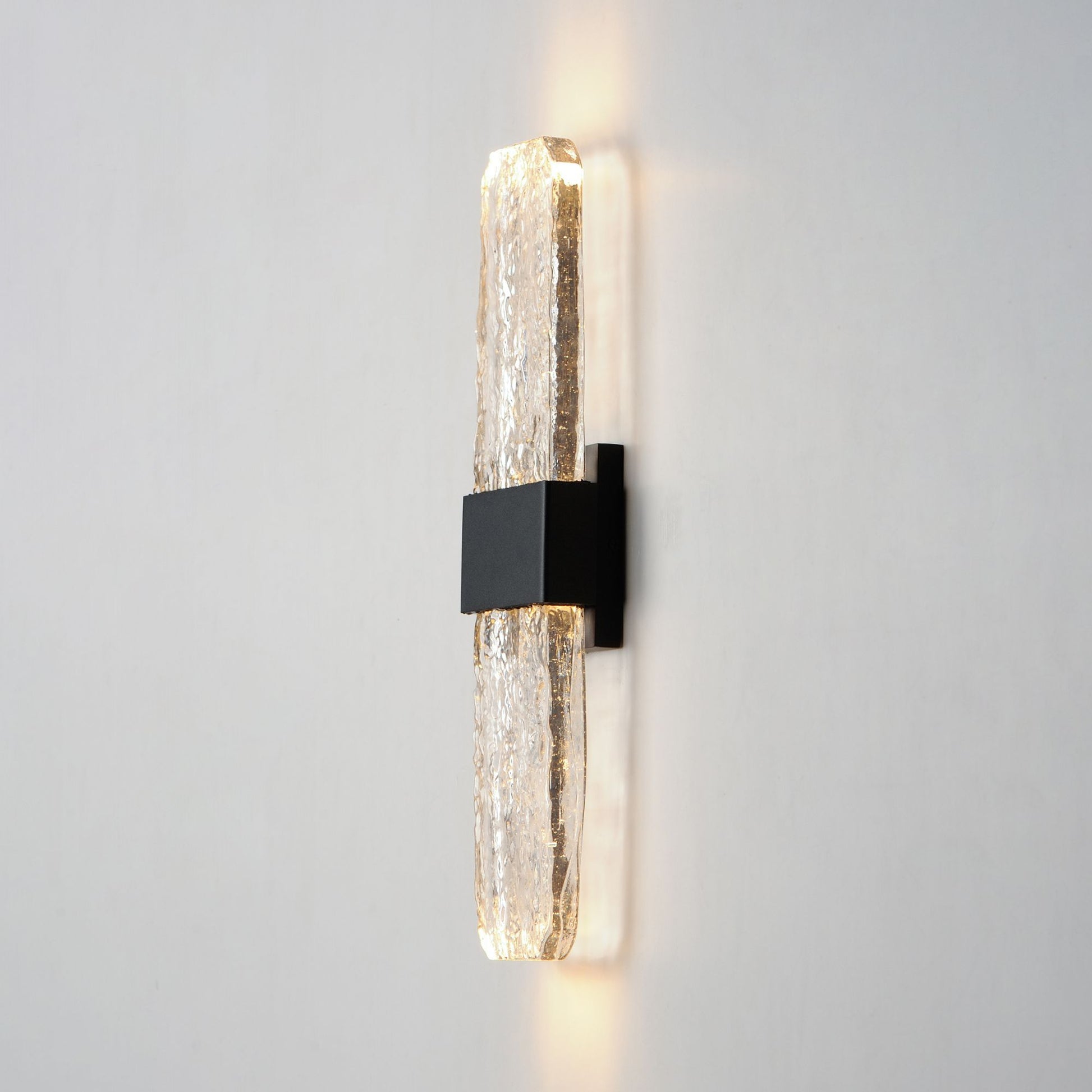 ET2 Lighting - Rune 19" Large LED Outdoor Wall Sconce, Black Finish | Bees Lighting