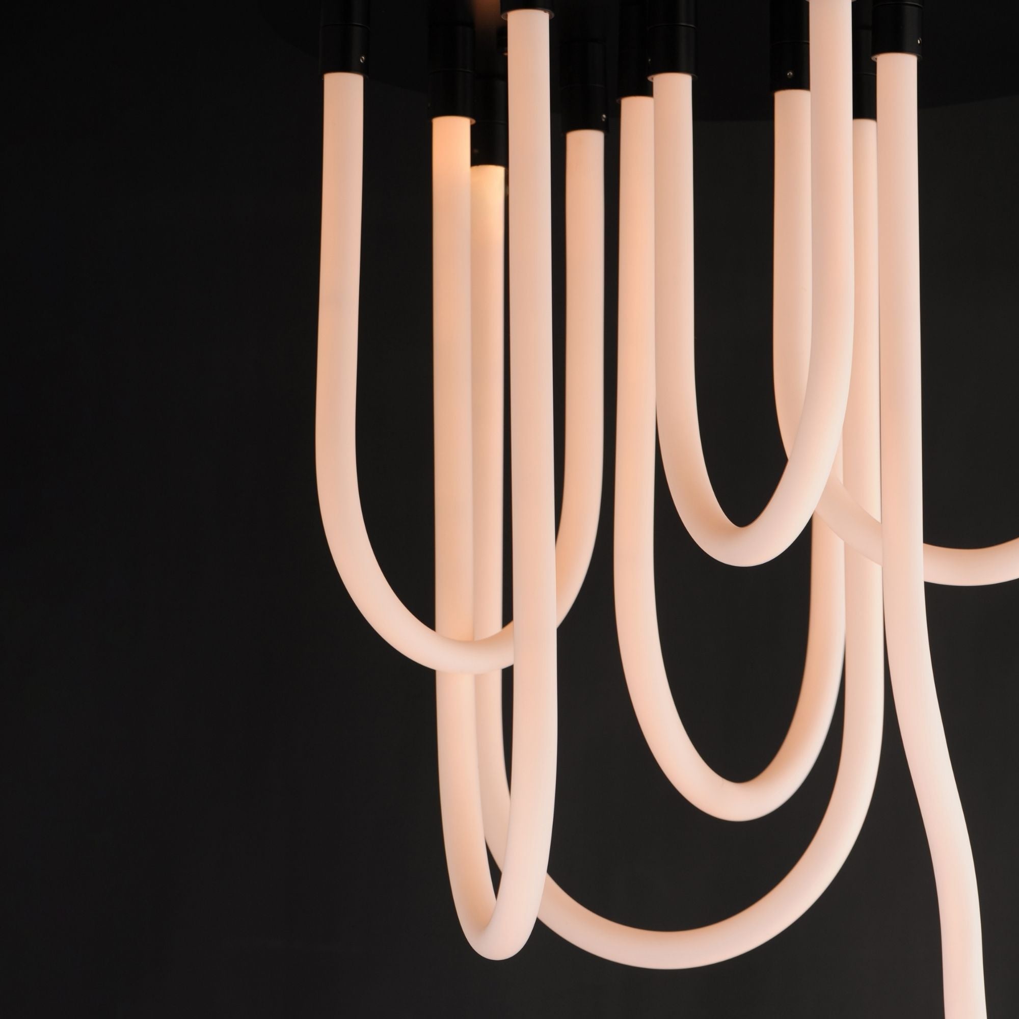 ET2 Lighting - Soleil 25" 7-Light LED Round Flush Mount Chandelier, Black Finish | Bees Lighting