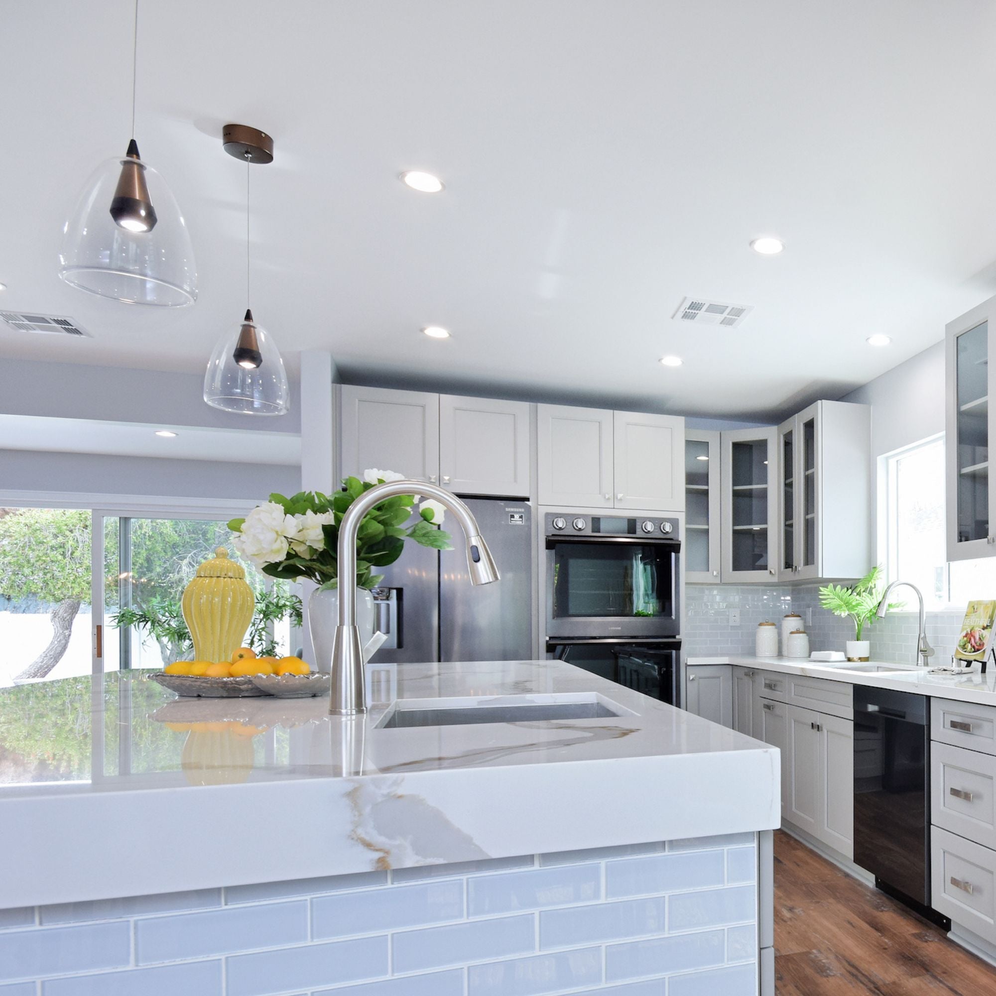 ET2 Lighting - Sven 8" LED Pendant, Black & Coffee Finish | Bees Lighting