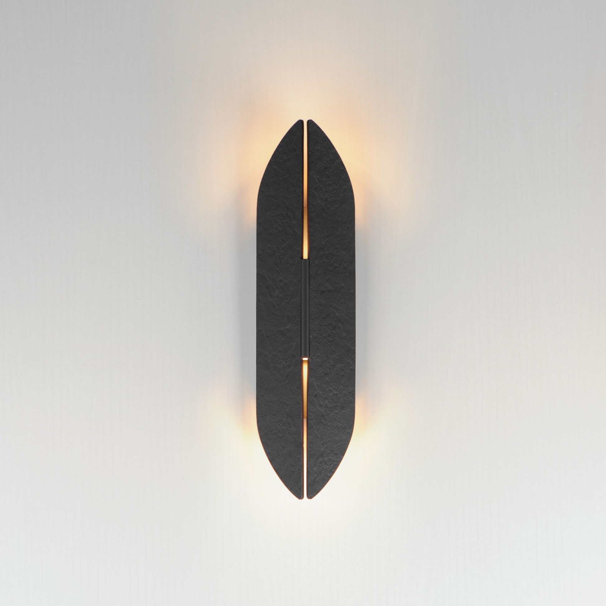 ET2 Lighting - Tectonic 18" Medium LED Outdoor Wall Sconce, Black & Antique Brass Finish | Bees Lighting