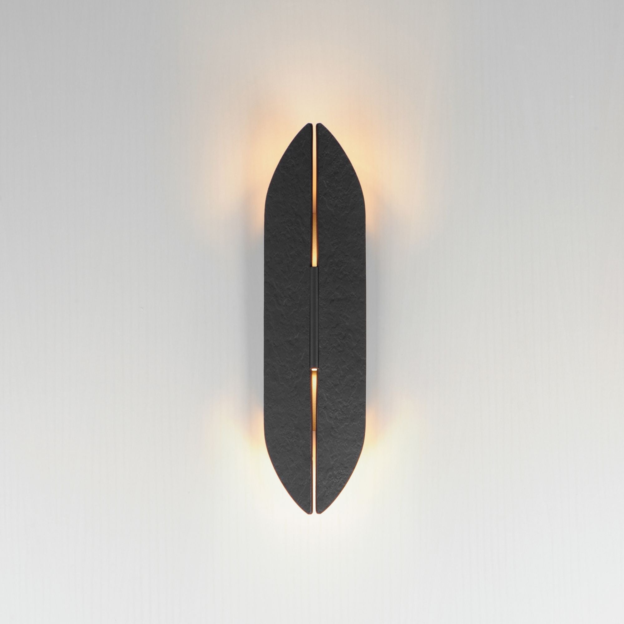 ET2 Lighting - Tectonic 18" Medium LED Outdoor Wall Sconce, Black & Antique Brass Finish | Bees Lighting